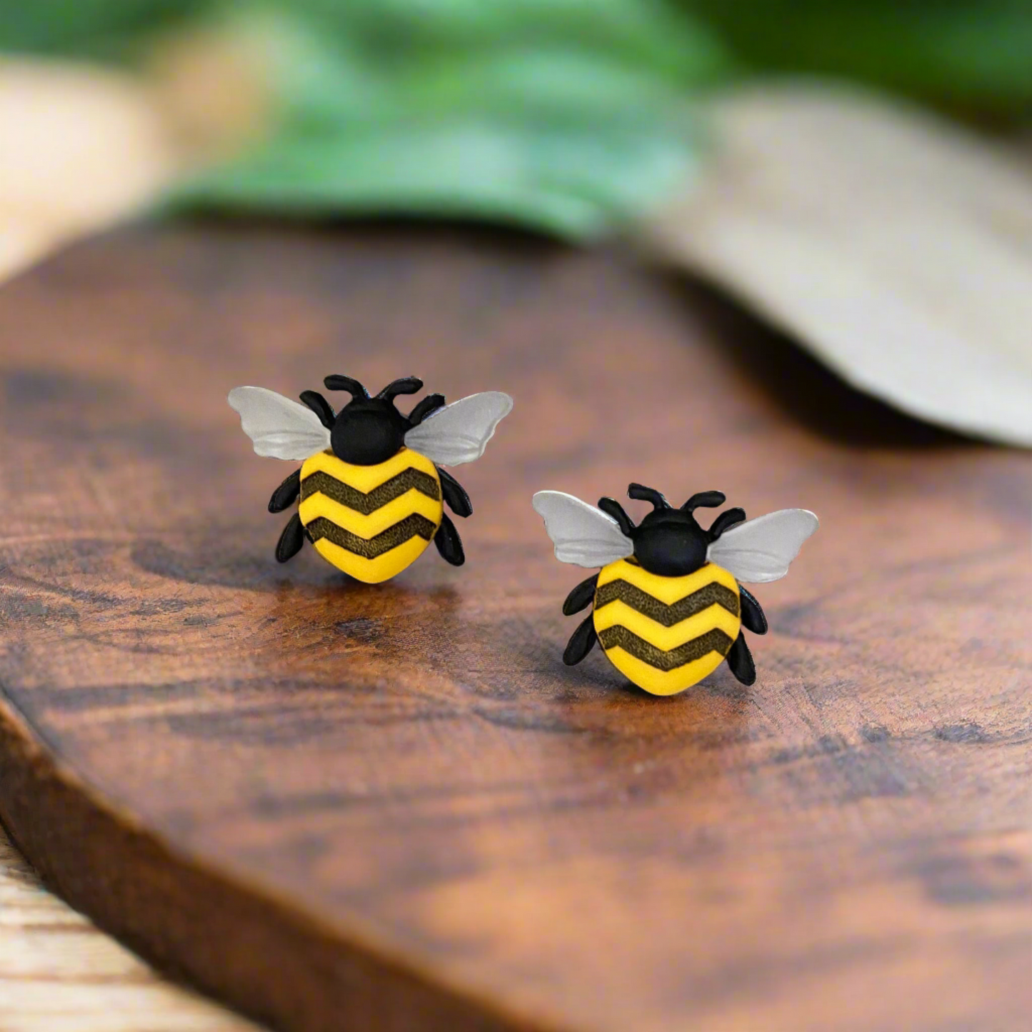 BEE HAPPY Post EarringsPink tiful of LOVE