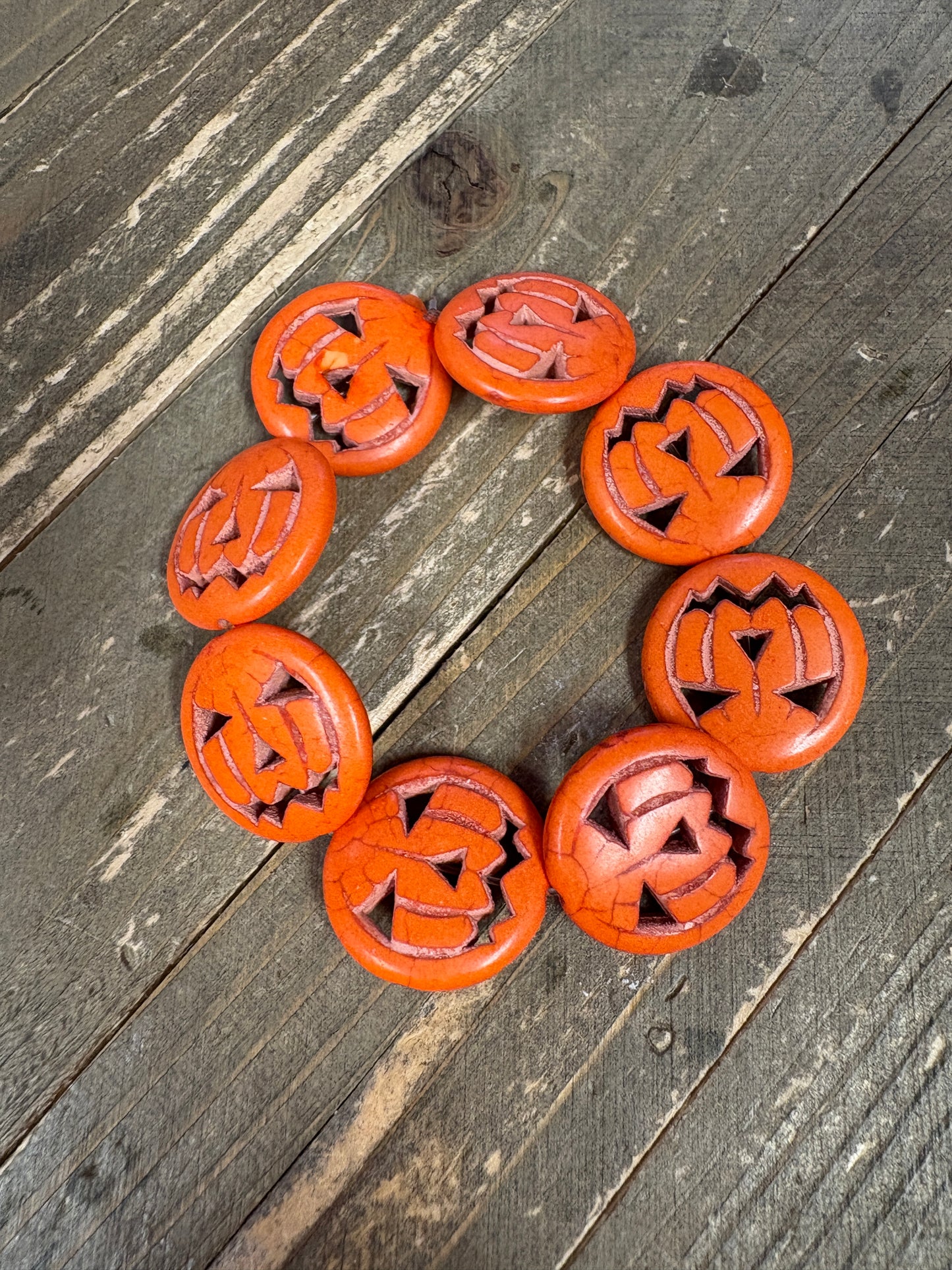 Spooky Pumpkin Howlite Beaded Bracelet – Halloween Edition