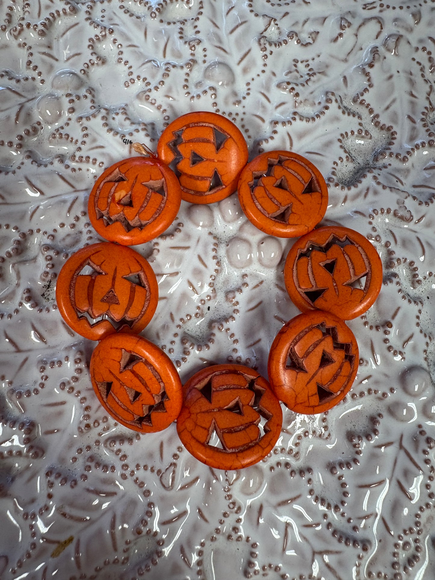 Spooky Pumpkin Howlite Beaded Bracelet – Halloween Edition
