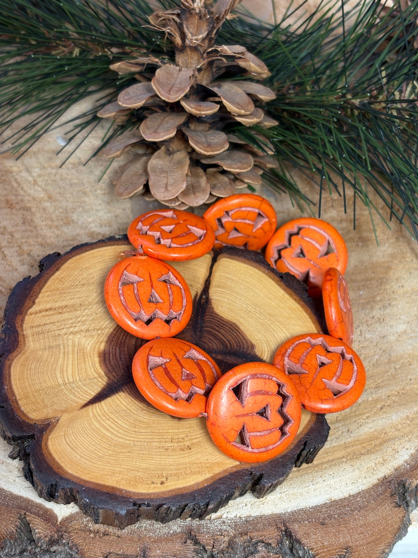 Spooky Pumpkin Howlite Beaded Bracelet – Halloween Edition