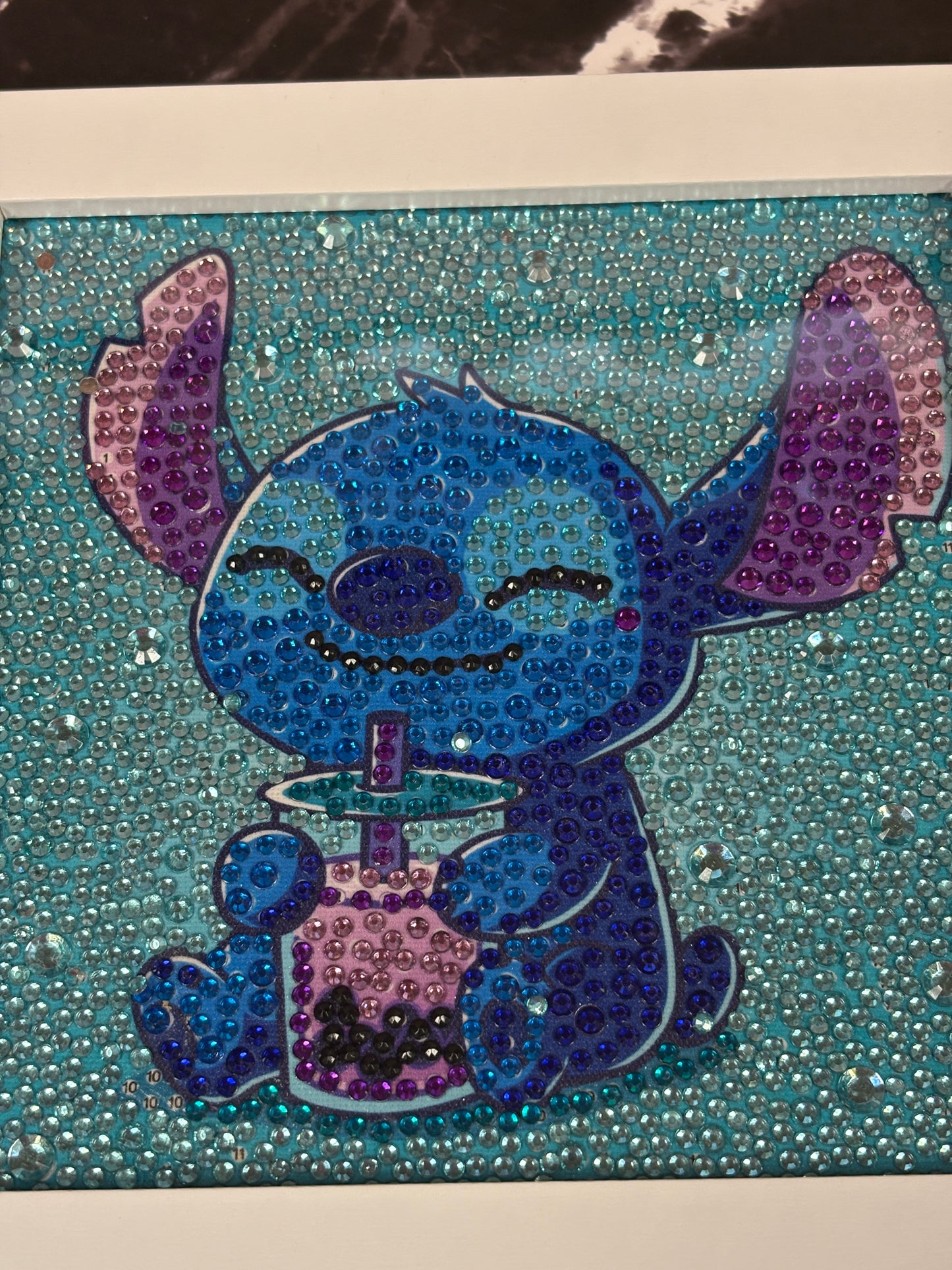 ✨ Framed Diamond Art Picture – Stitch with Drink Sparkling Wall Décor