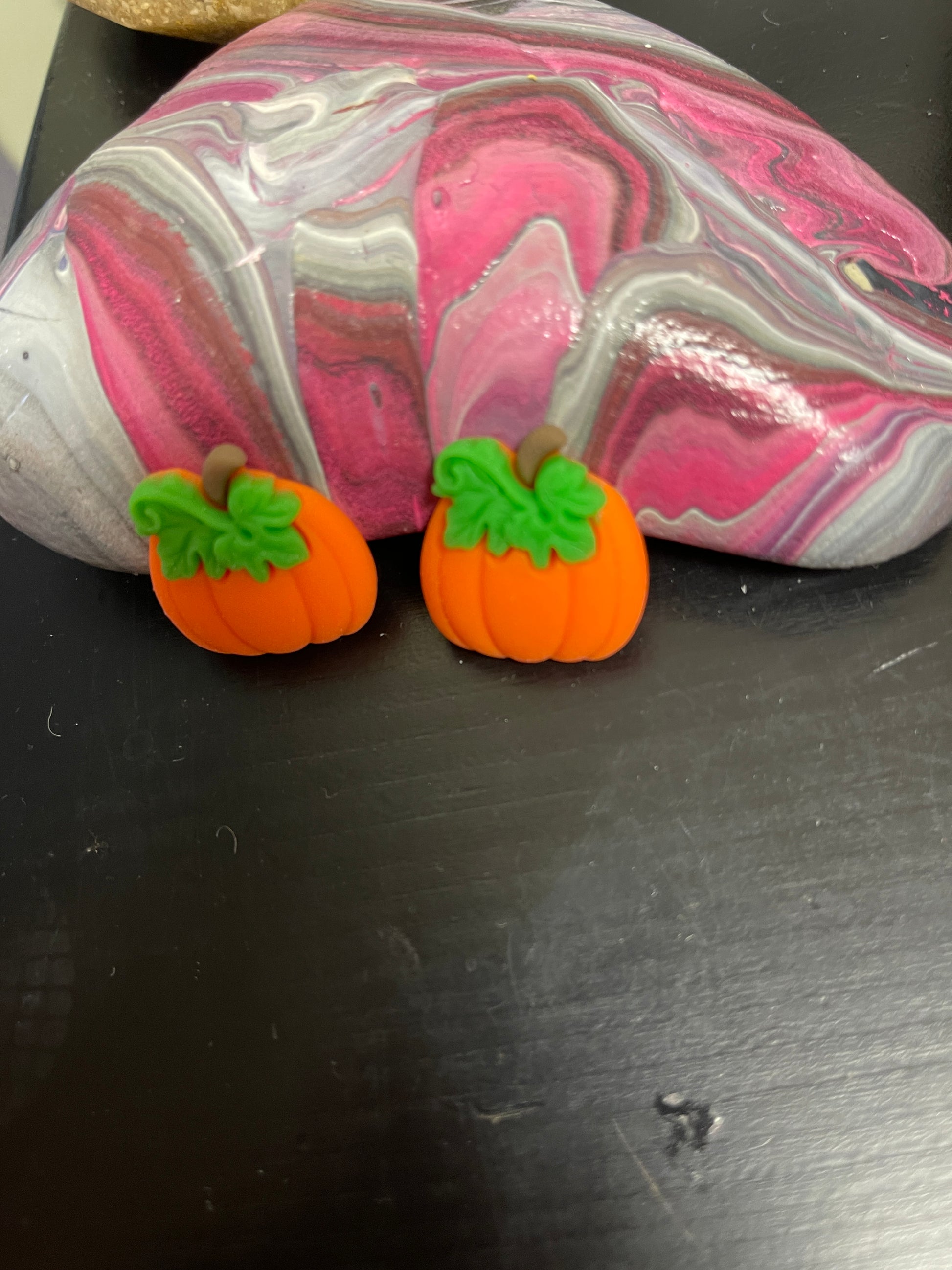 Bright PUMPKIN with Vine Stud EarringsPink tiful of LOVE