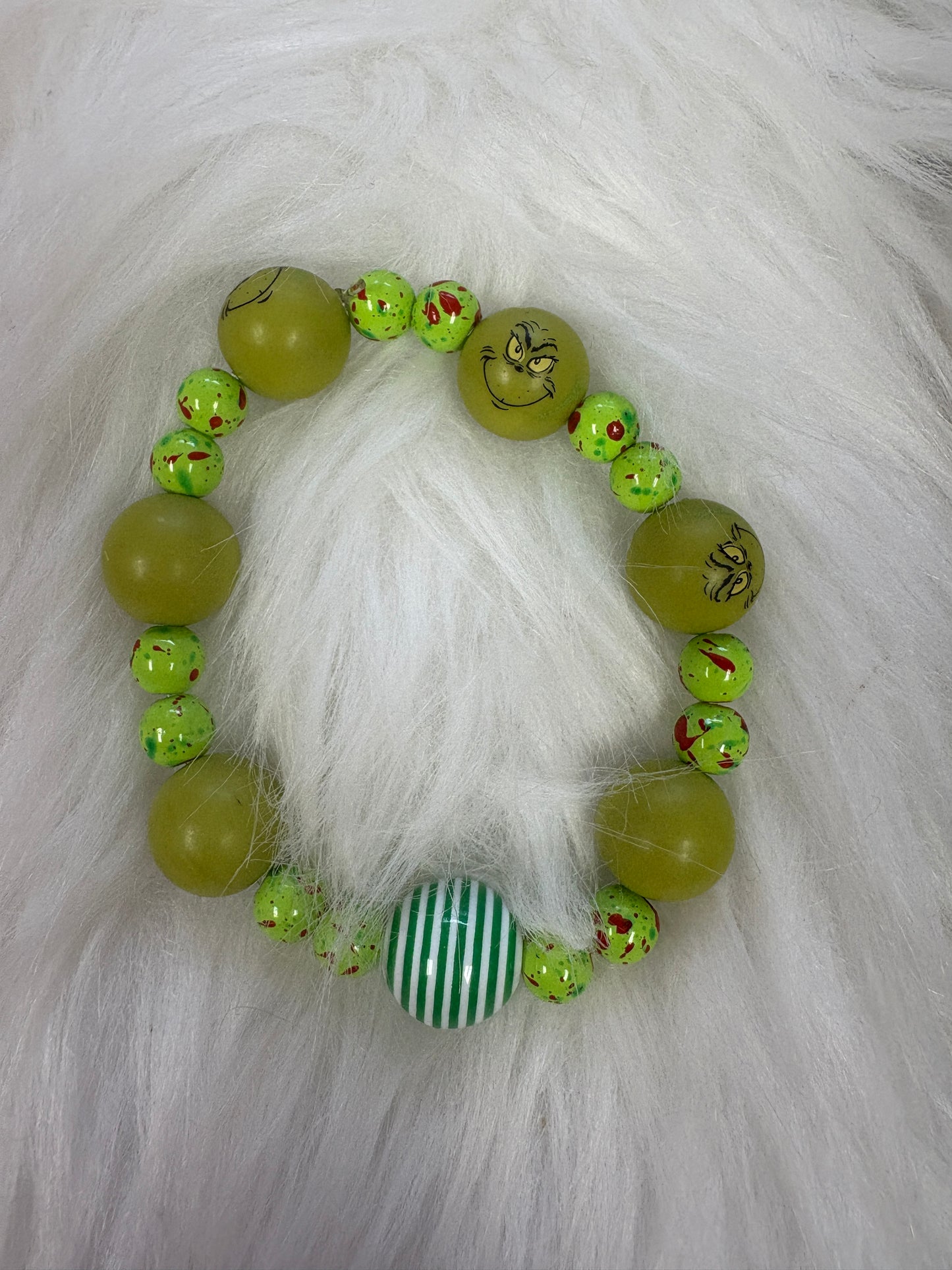 🎄 Grinch-Inspired Beaded Gift Set – Keychain, Bracelet & Beadable Multicolor Ink Pen Bundle