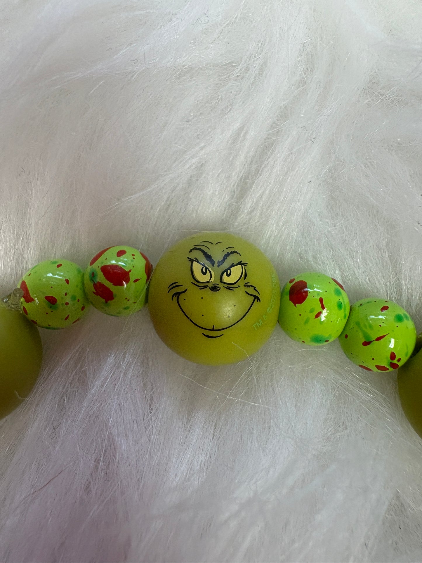 🎄 Grinch-Inspired Beaded Gift Set – Keychain, Bracelet & Beadable Multicolor Ink Pen Bundle
