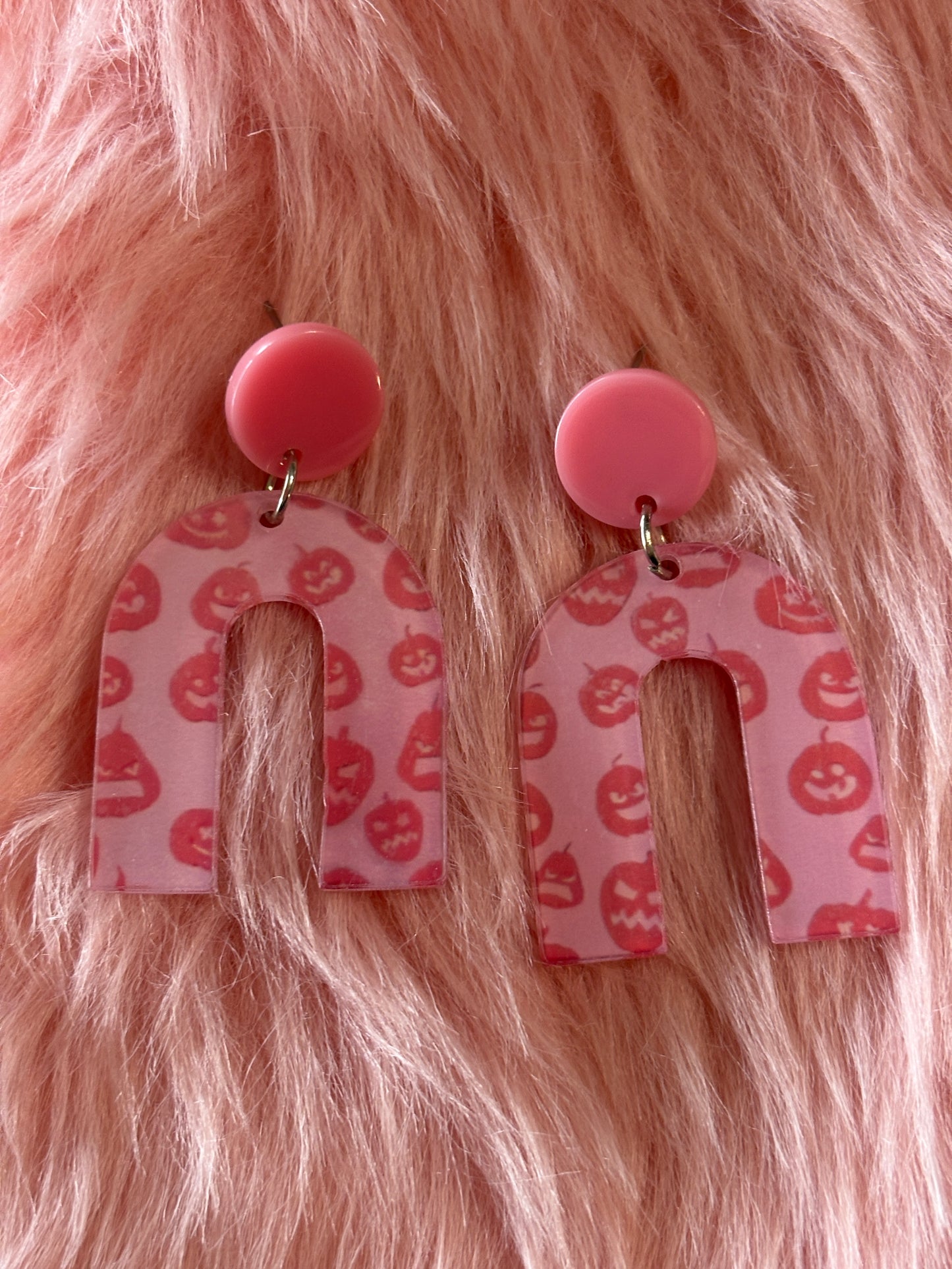 🎃 Pink Jack-O’-Lantern Arch Acrylic Earrings