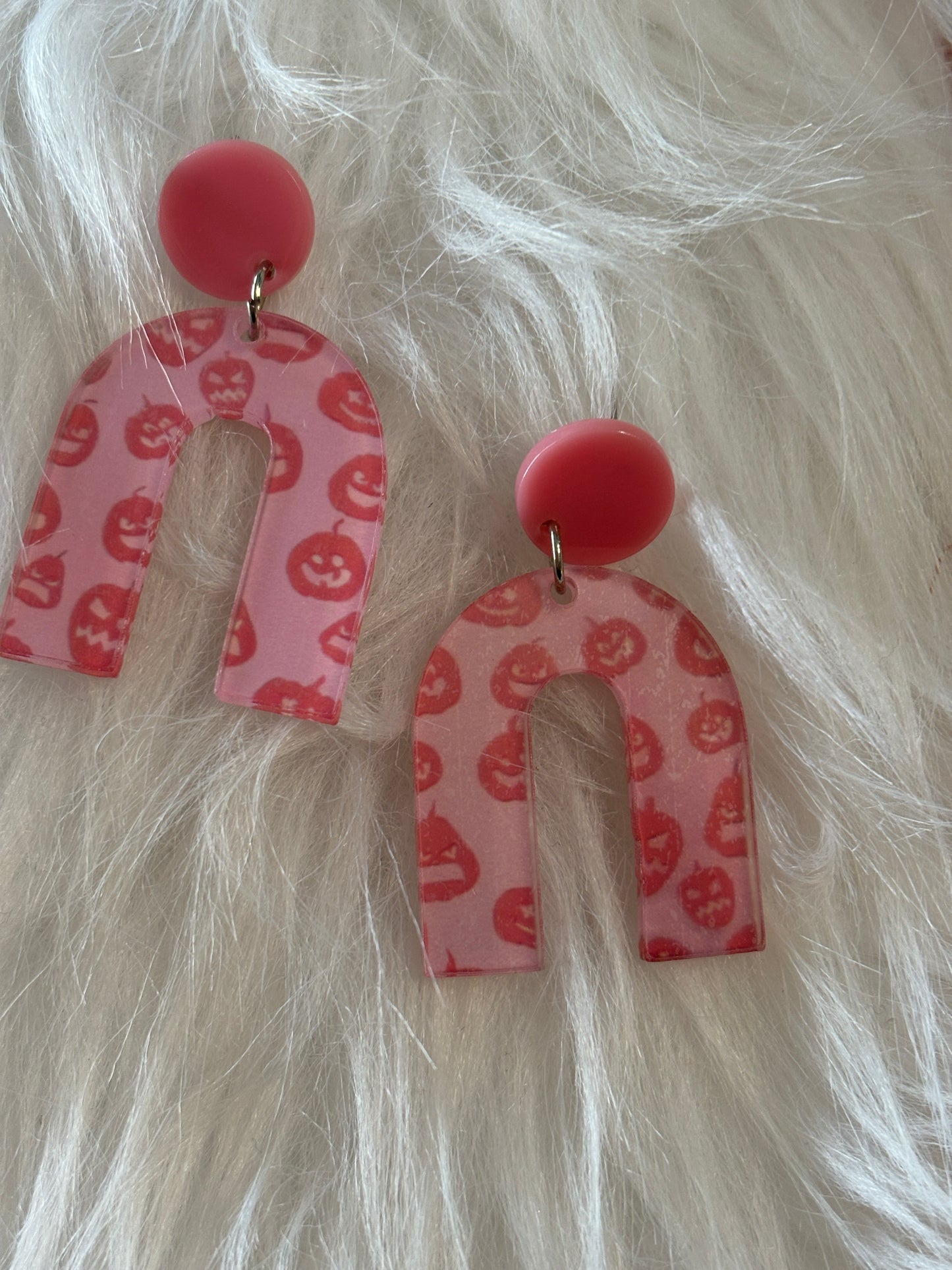🎃 Pink Jack-O’-Lantern Arch Acrylic Earrings