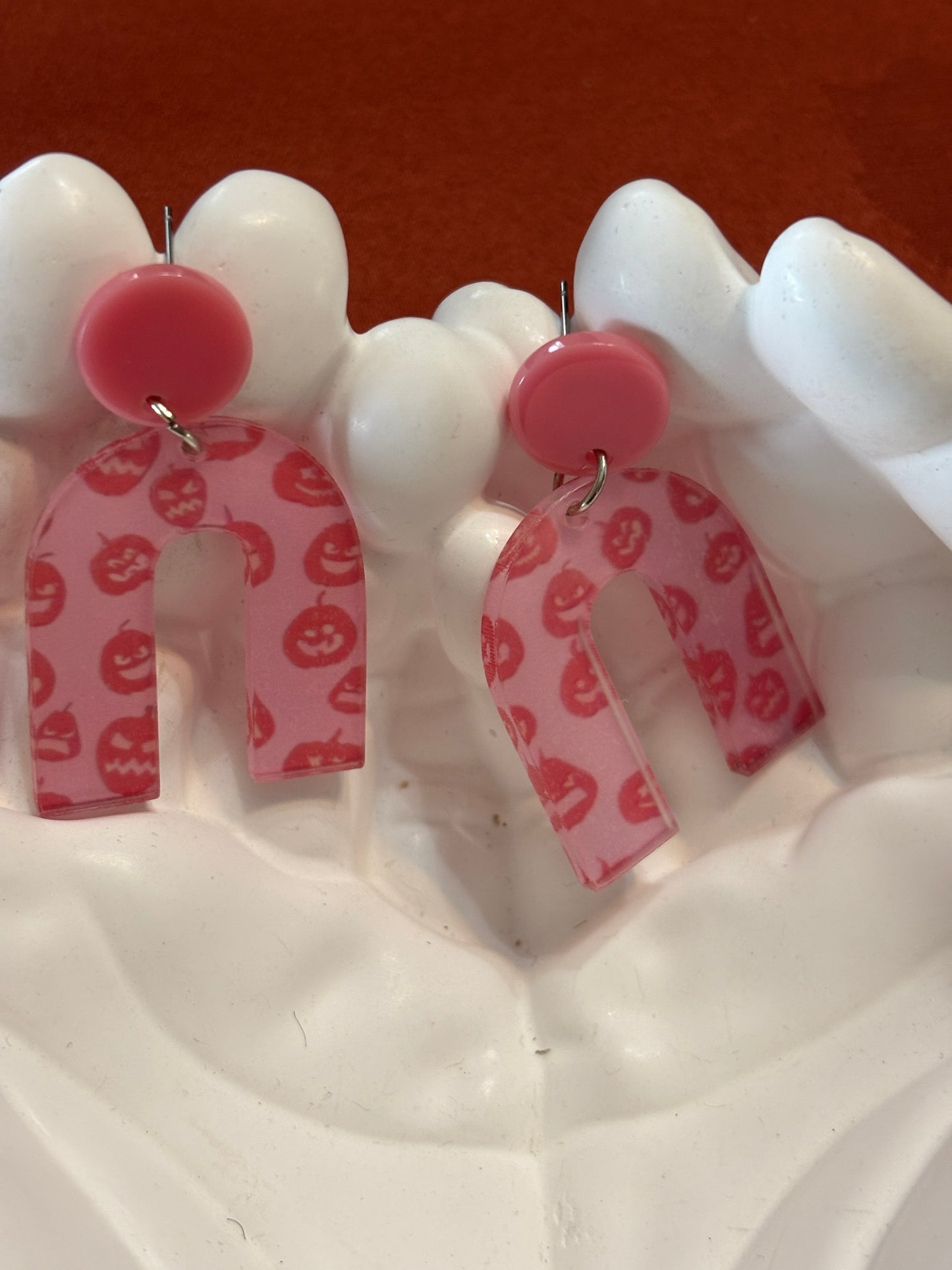 🎃 Pink Jack-O’-Lantern Arch Acrylic Earrings