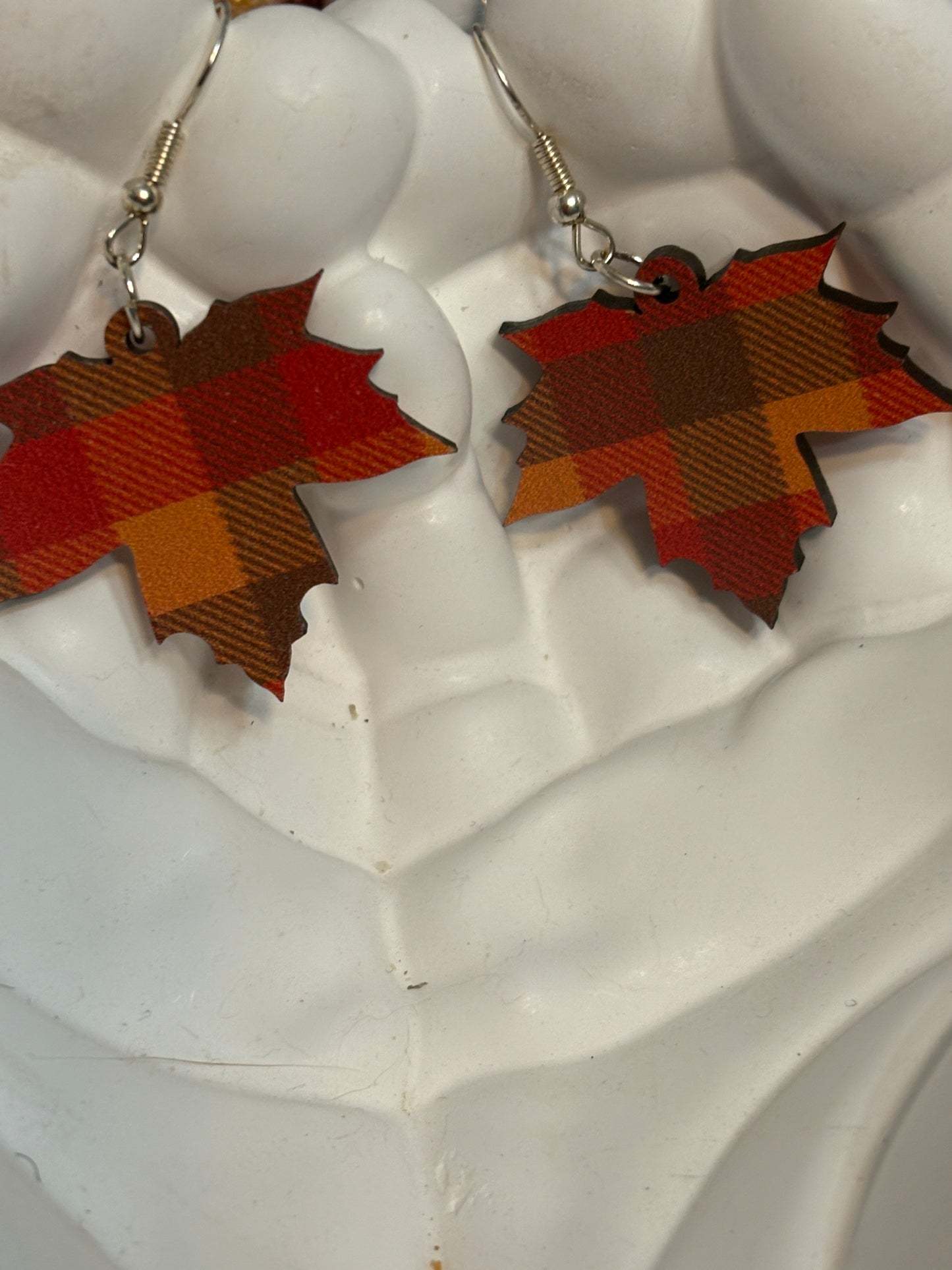 Plaid Autumn Maple Leaf Earrings – Cozy Fall Acrylic Dangle Jewelry