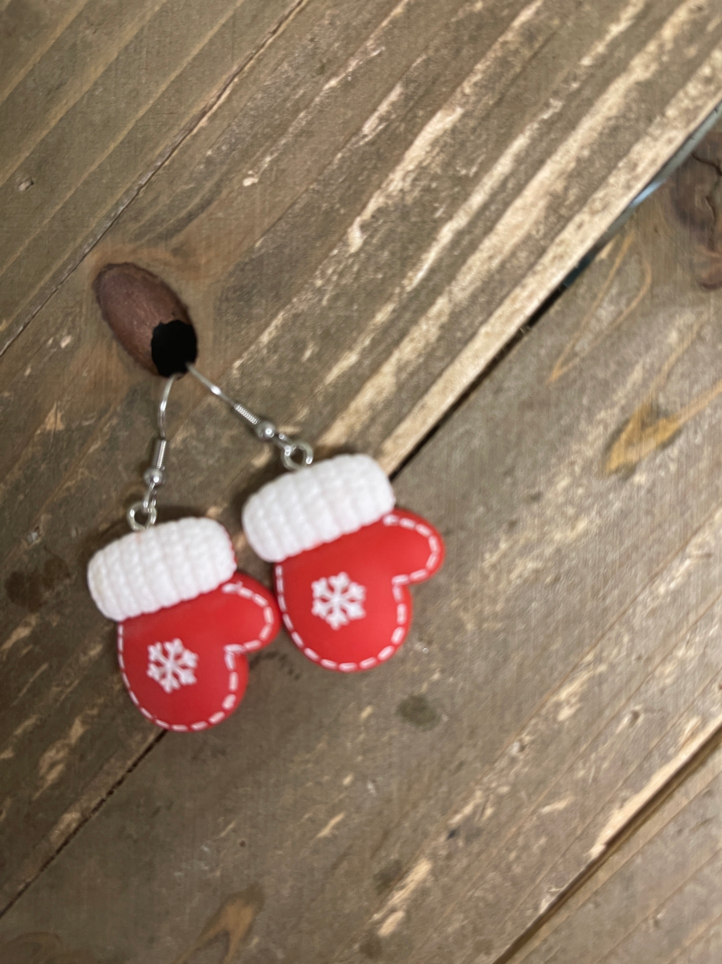 Christmas Mittens Wire EarringsPink tiful of LOVE