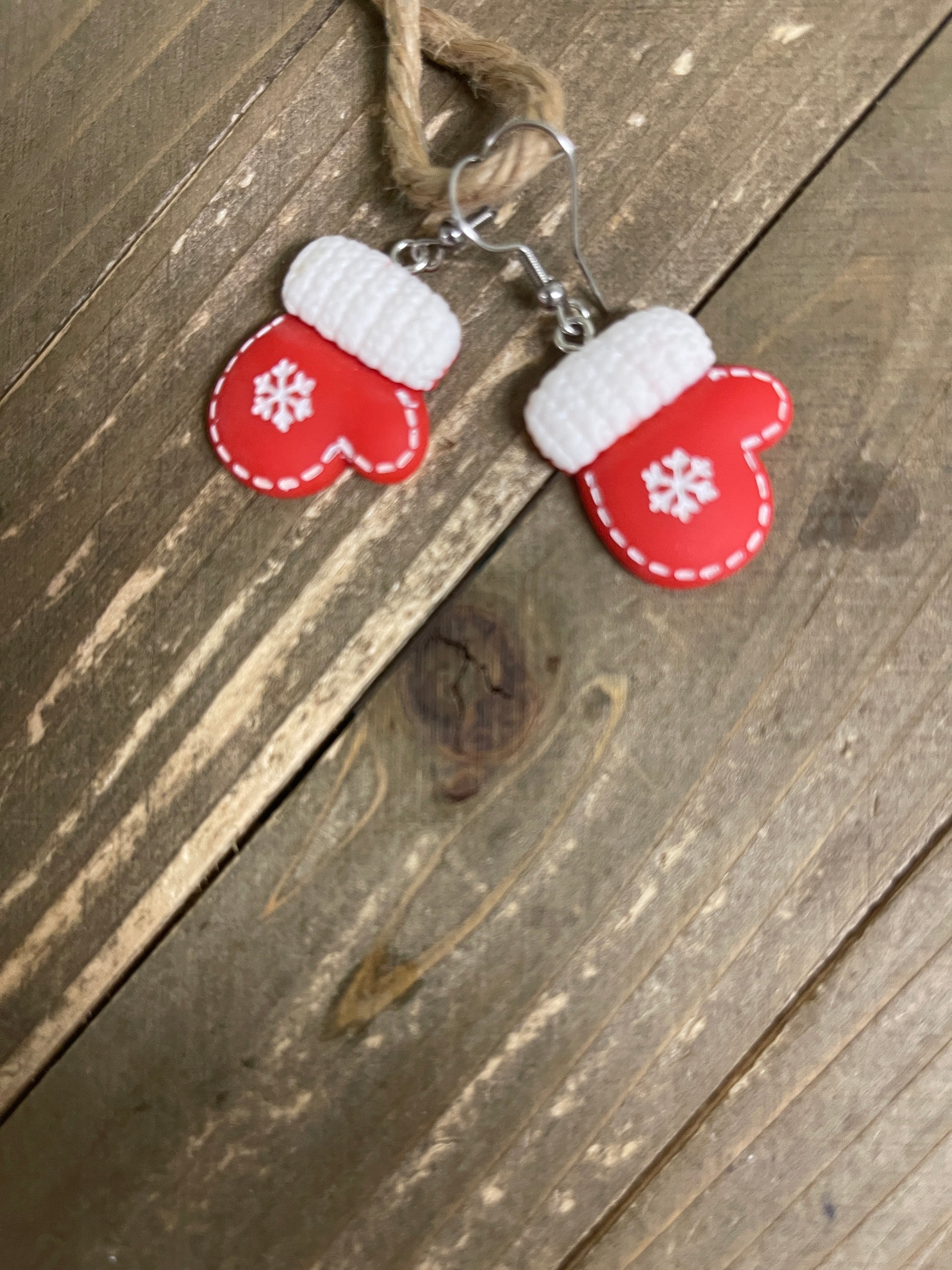Christmas Mittens Wire EarringsPink tiful of LOVE