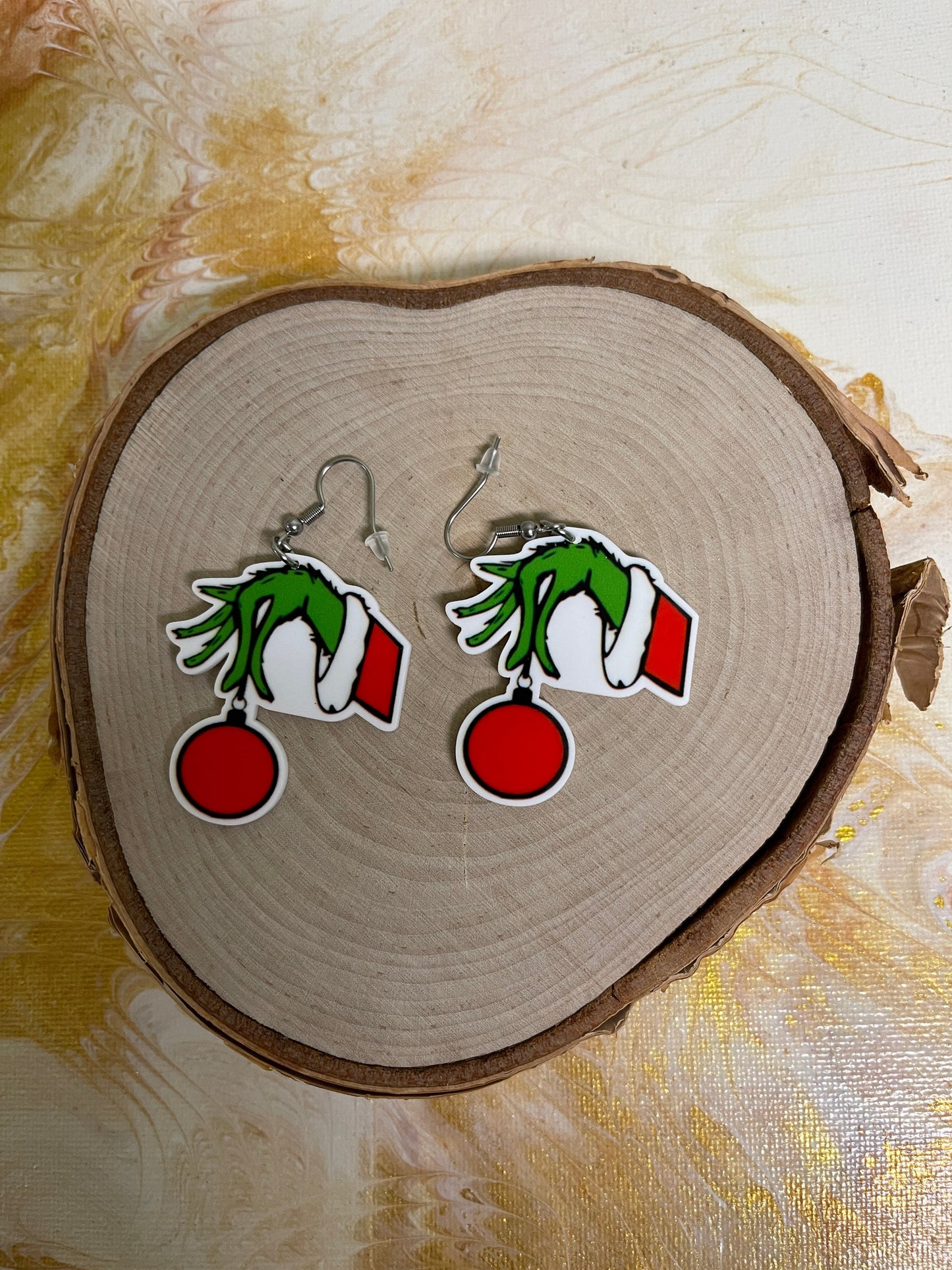 Grinch Stealing Christmas Wire EarringsPink tiful of LOVE