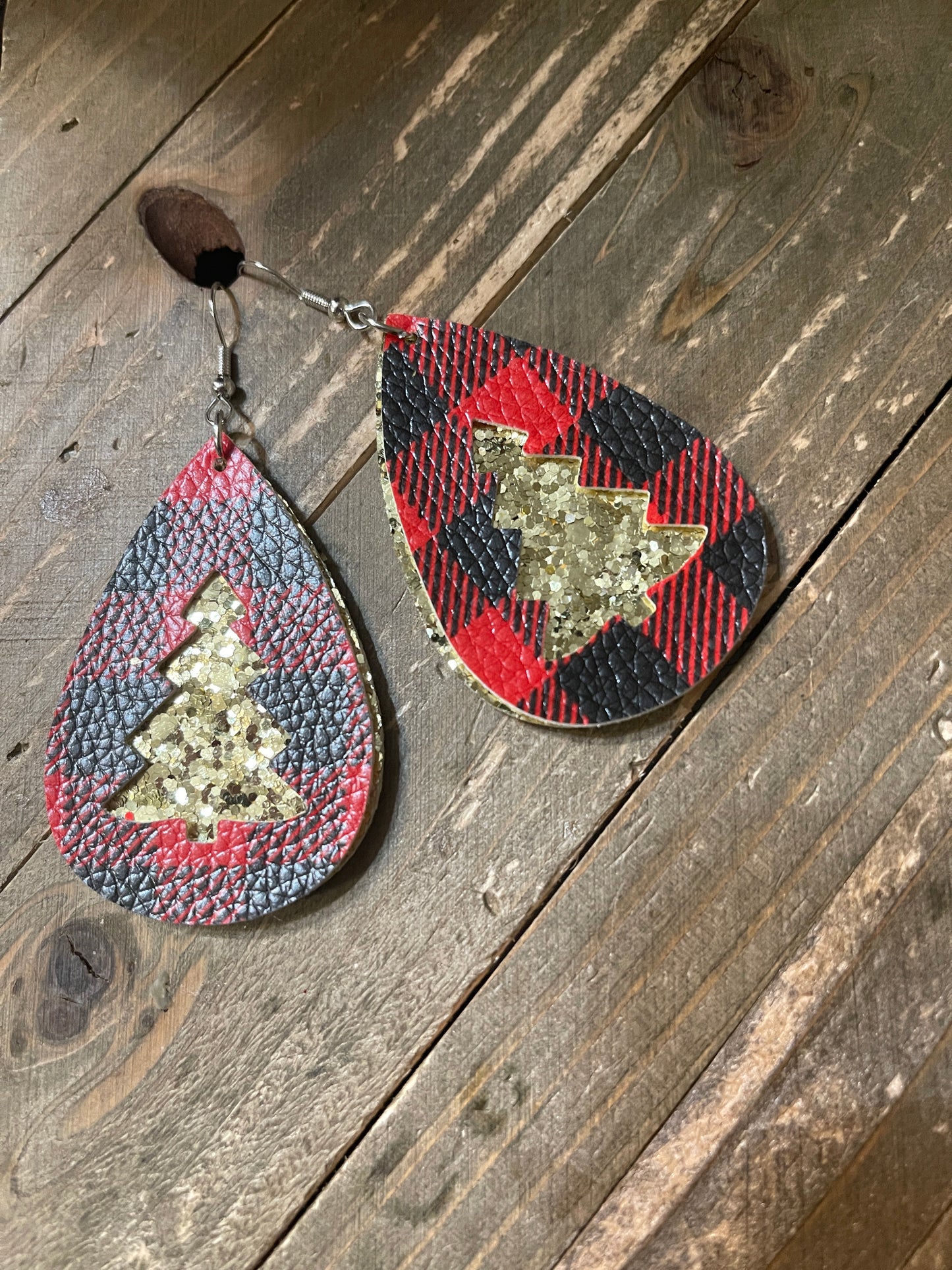 Christmas Tree Teardrop Wire EarringsPink tiful of LOVE