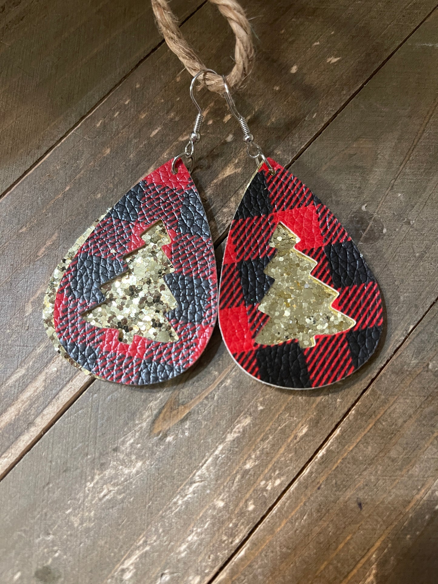 Christmas Tree Teardrop Wire EarringsPink tiful of LOVE