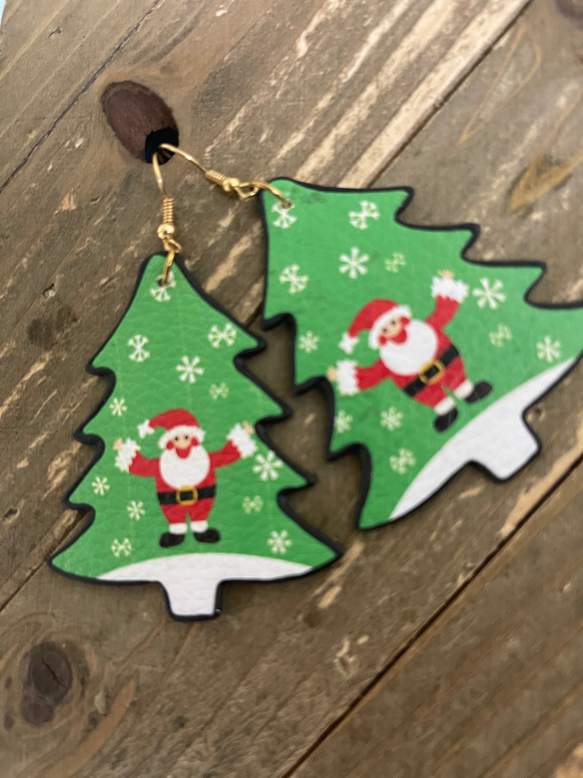 Christmas Tree Santa Wire EarringsPink tiful of LOVE