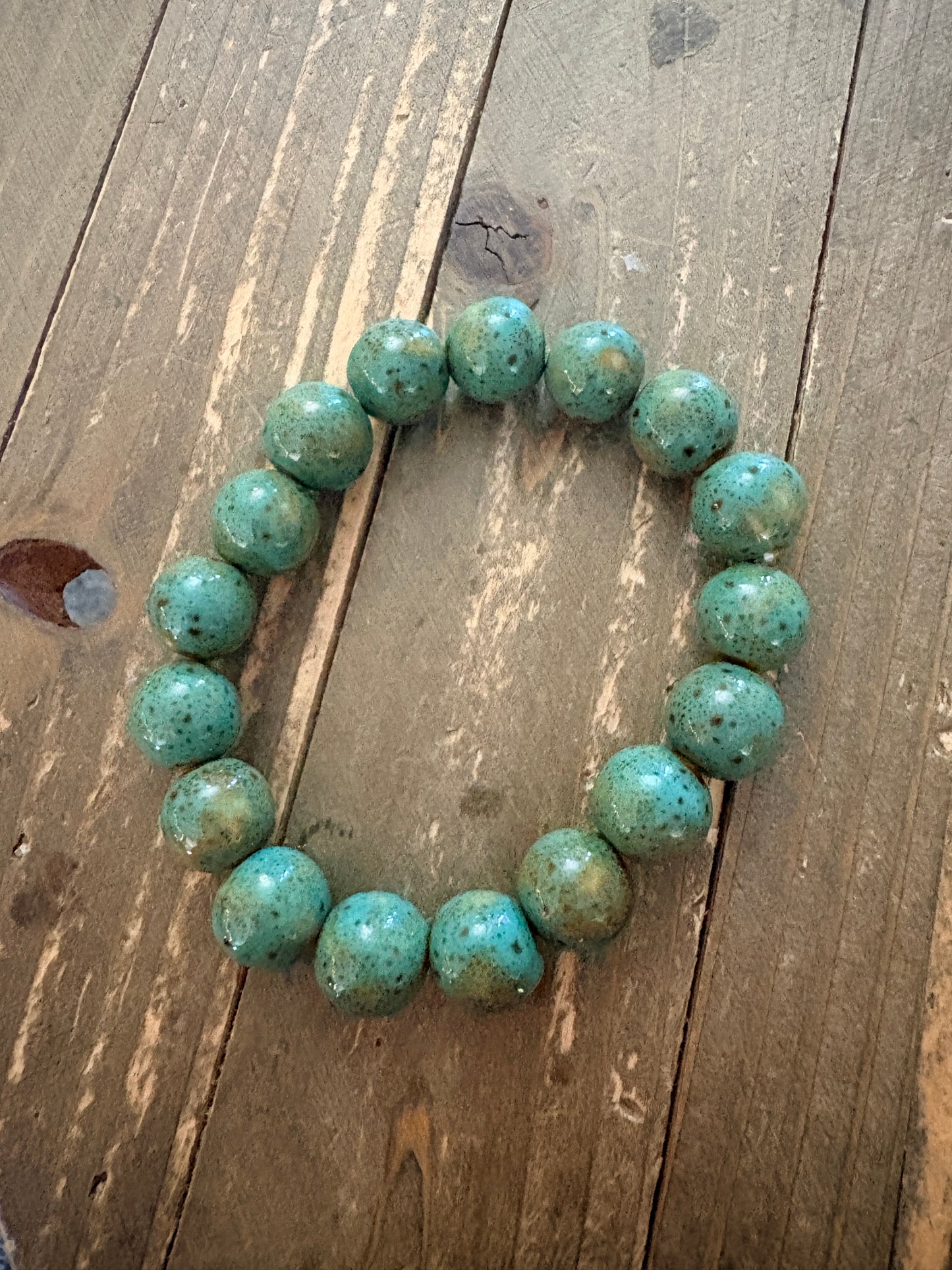 Green Ceramic Beaded Bracelet – Speckled Round Bead