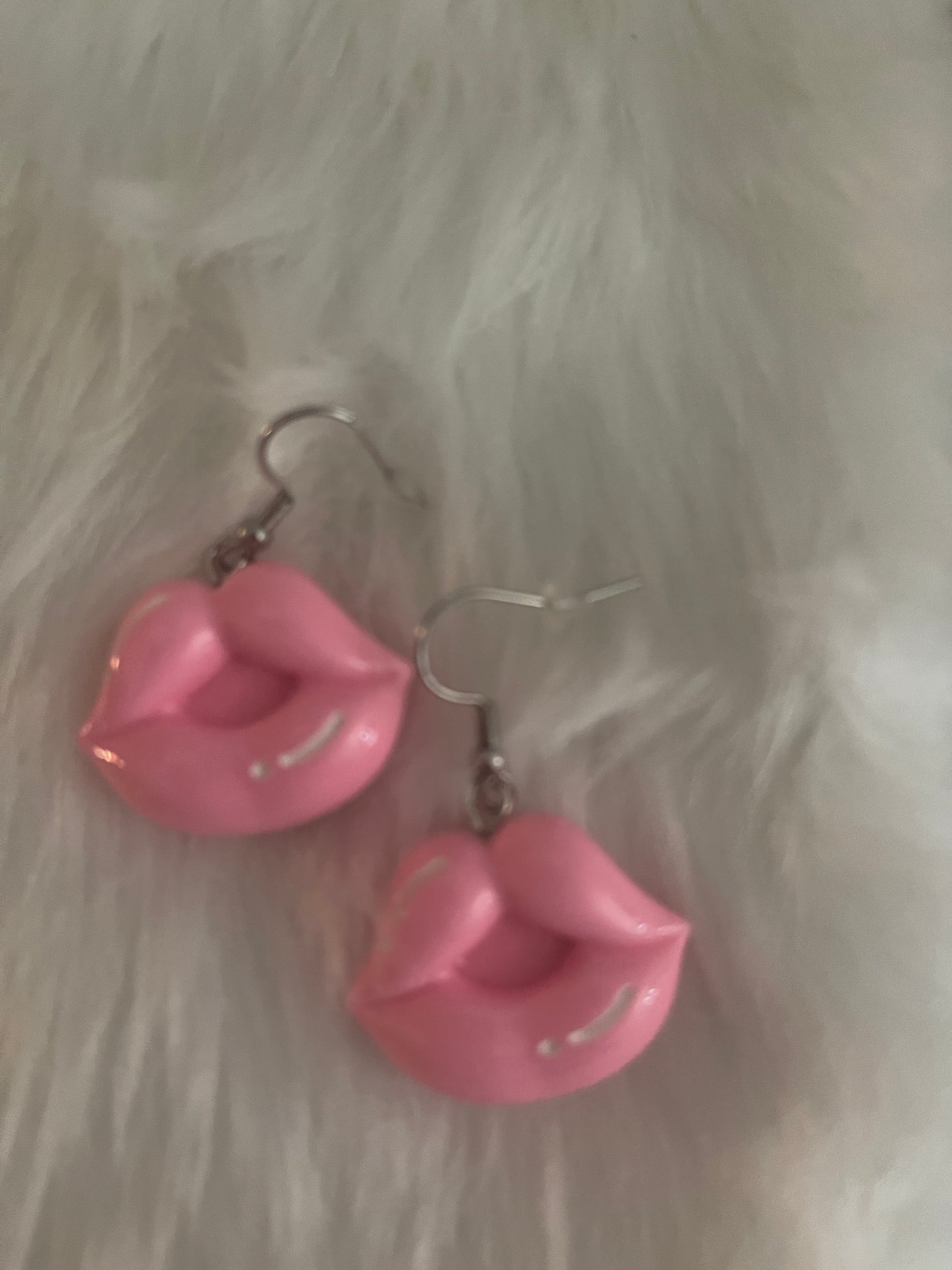 Pink Lips Wire Earrings; Valentine's DayPink tiful of LOVE