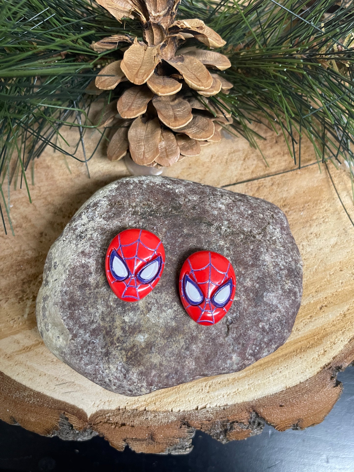 SPIDERMAN Stud EarringsPink tiful of LOVE