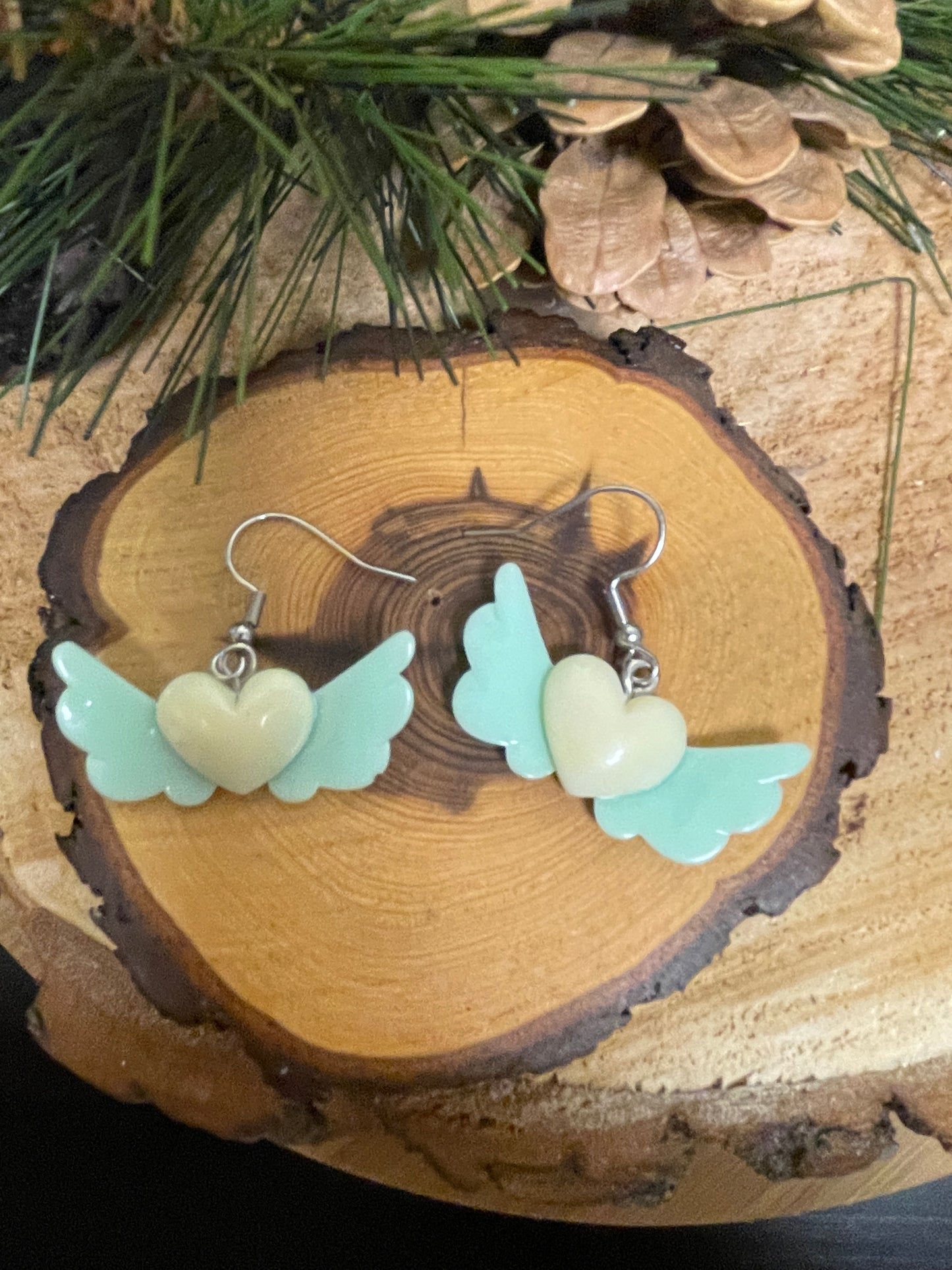 Flying Heart Wire EarringsPink tiful of LOVE