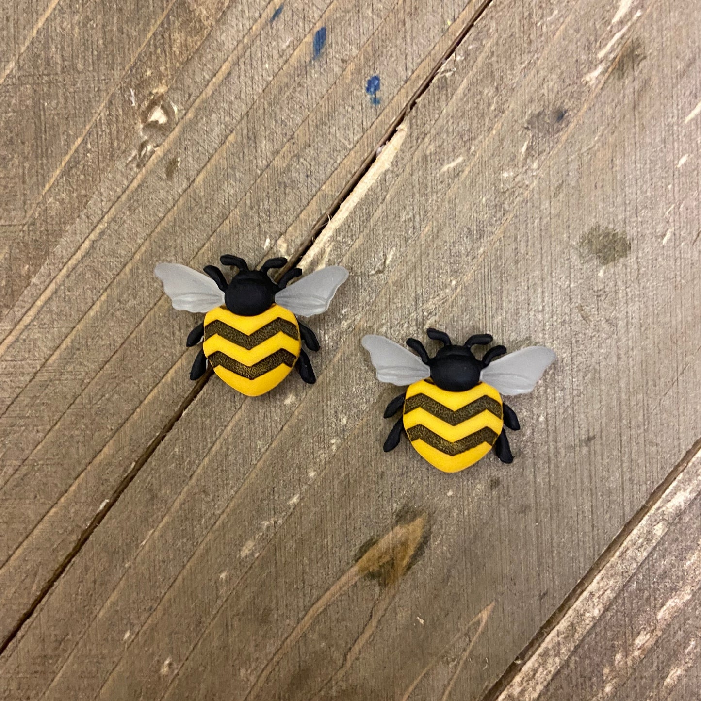 BEE HAPPY Post EarringsPink tiful of LOVE