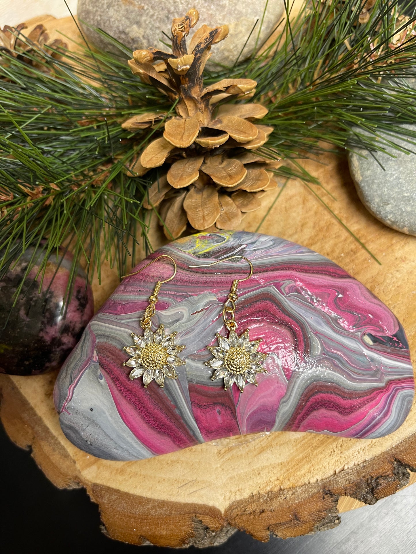 Rhinestone Daisy Charm Wire earringsPink tiful of LOVE