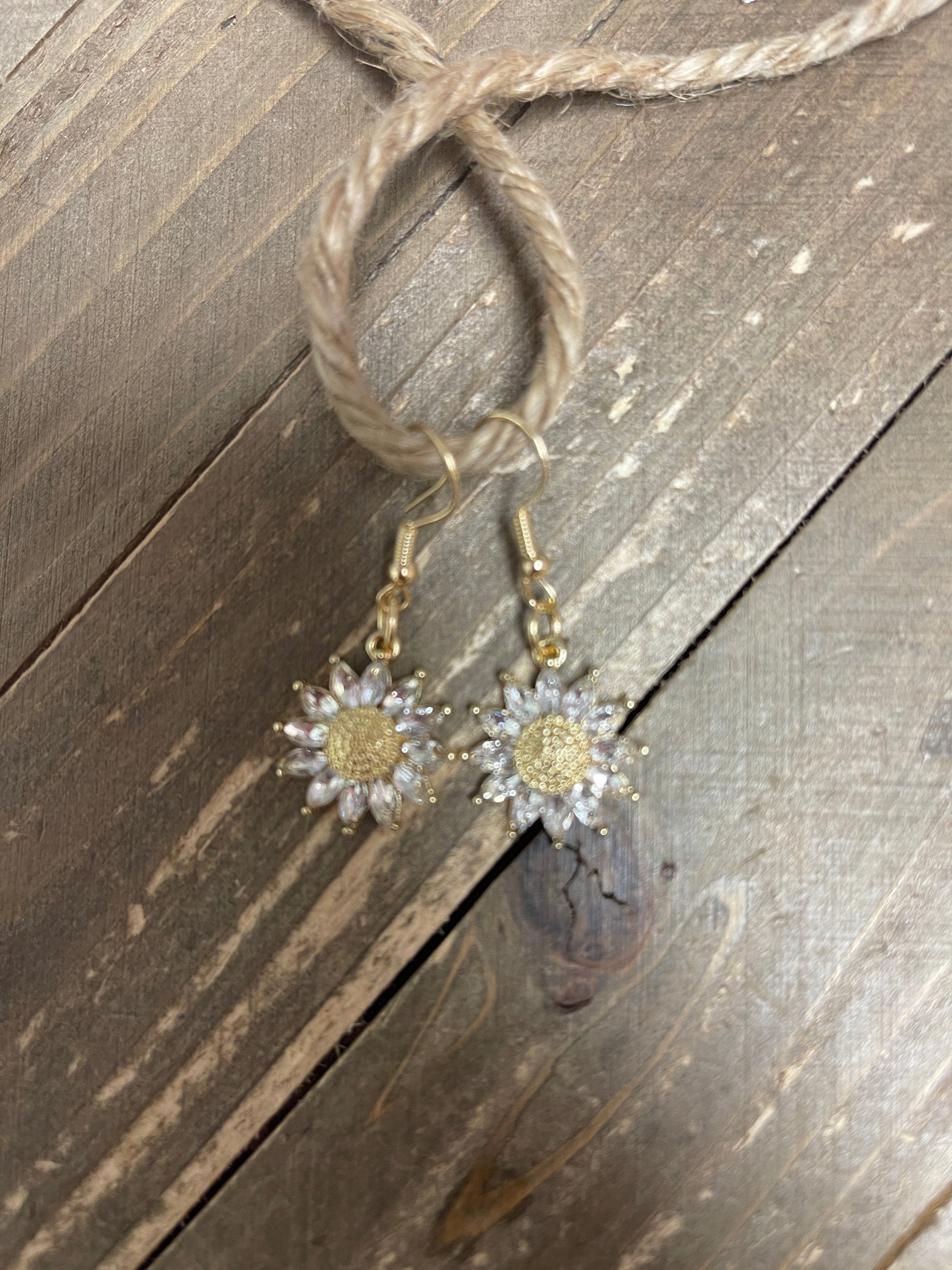 Rhinestone Daisy Charm Wire earringsPink tiful of LOVE