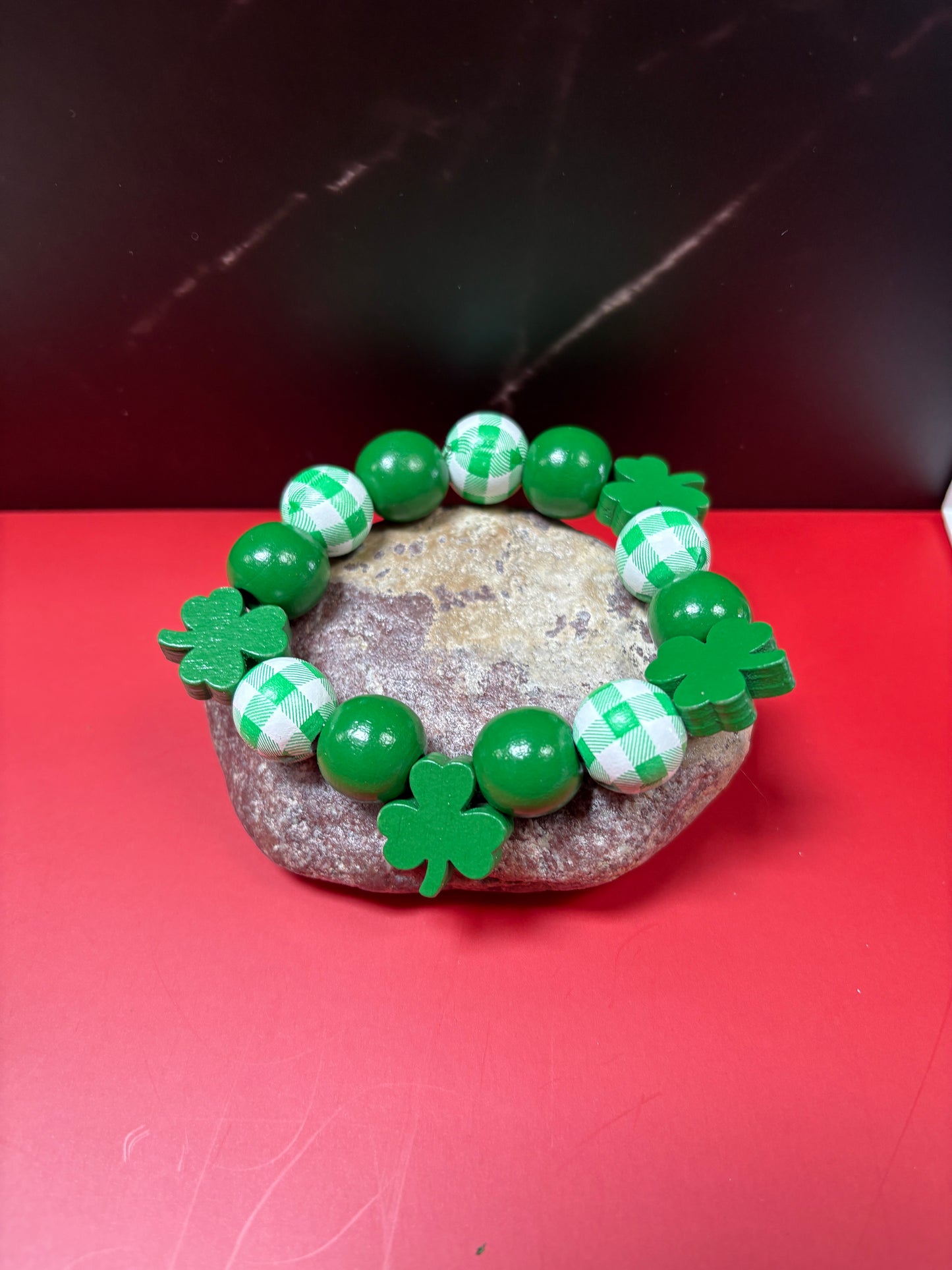 St. Patrick's Day Wooden Round green, checkered and shamrock Beaded Bracelet
