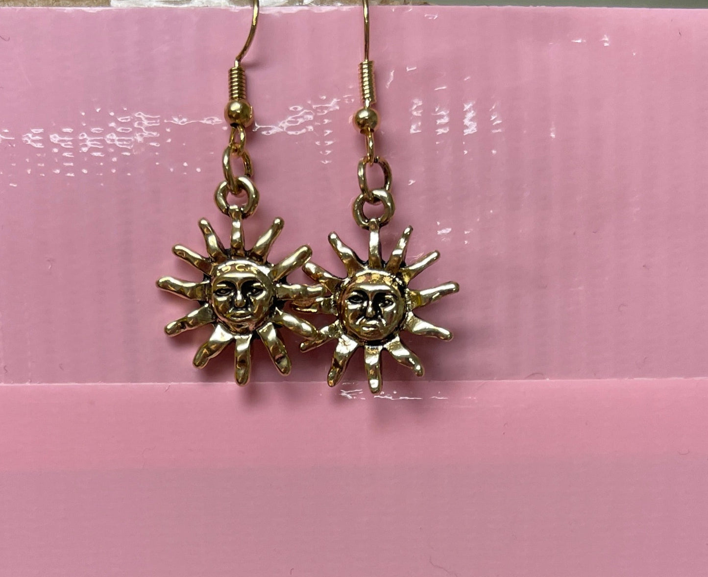 Sun charm Wire EarringPink tiful of LOVE