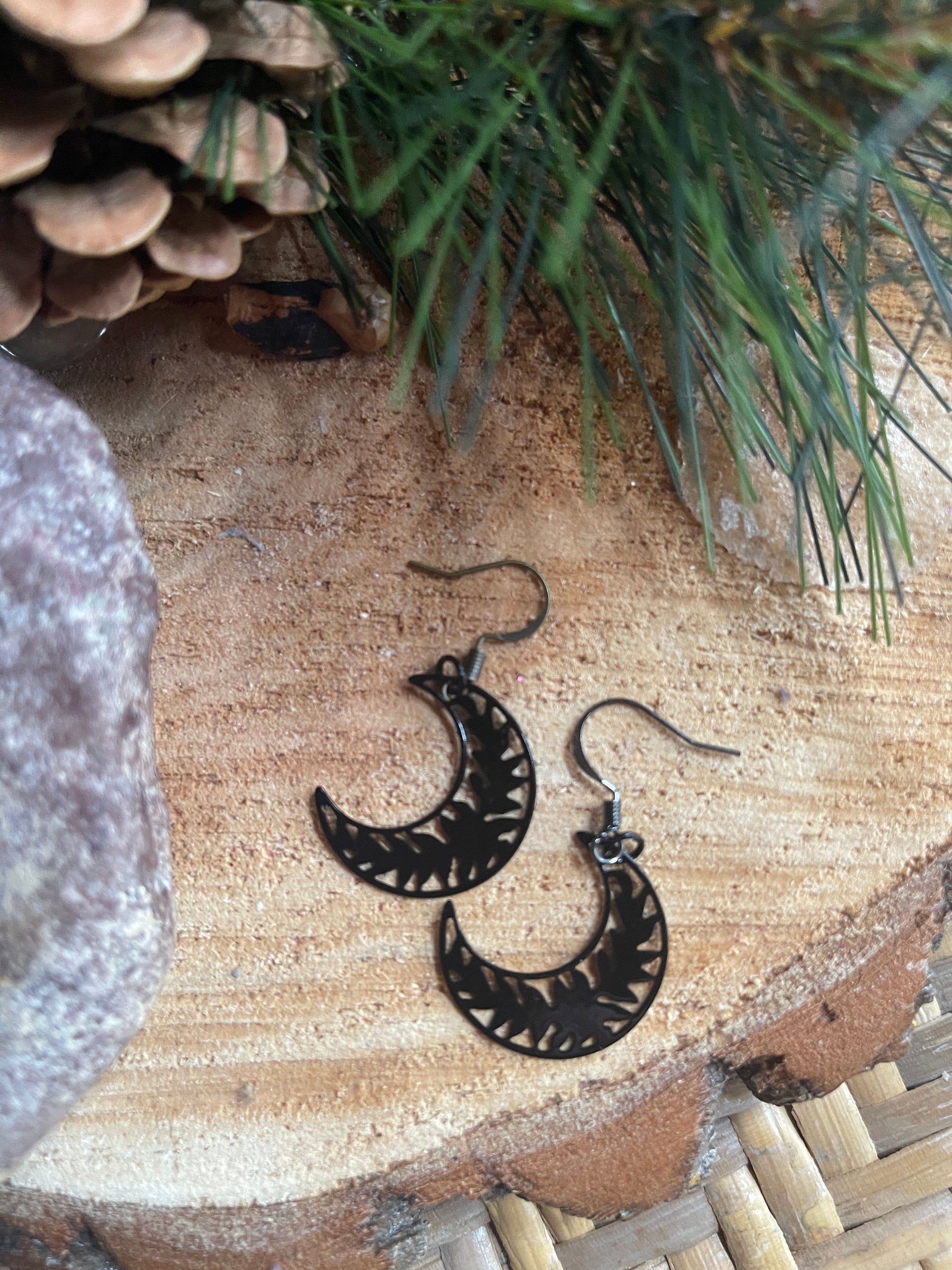 Flora Moon charm Wire EarringPink tiful of LOVE