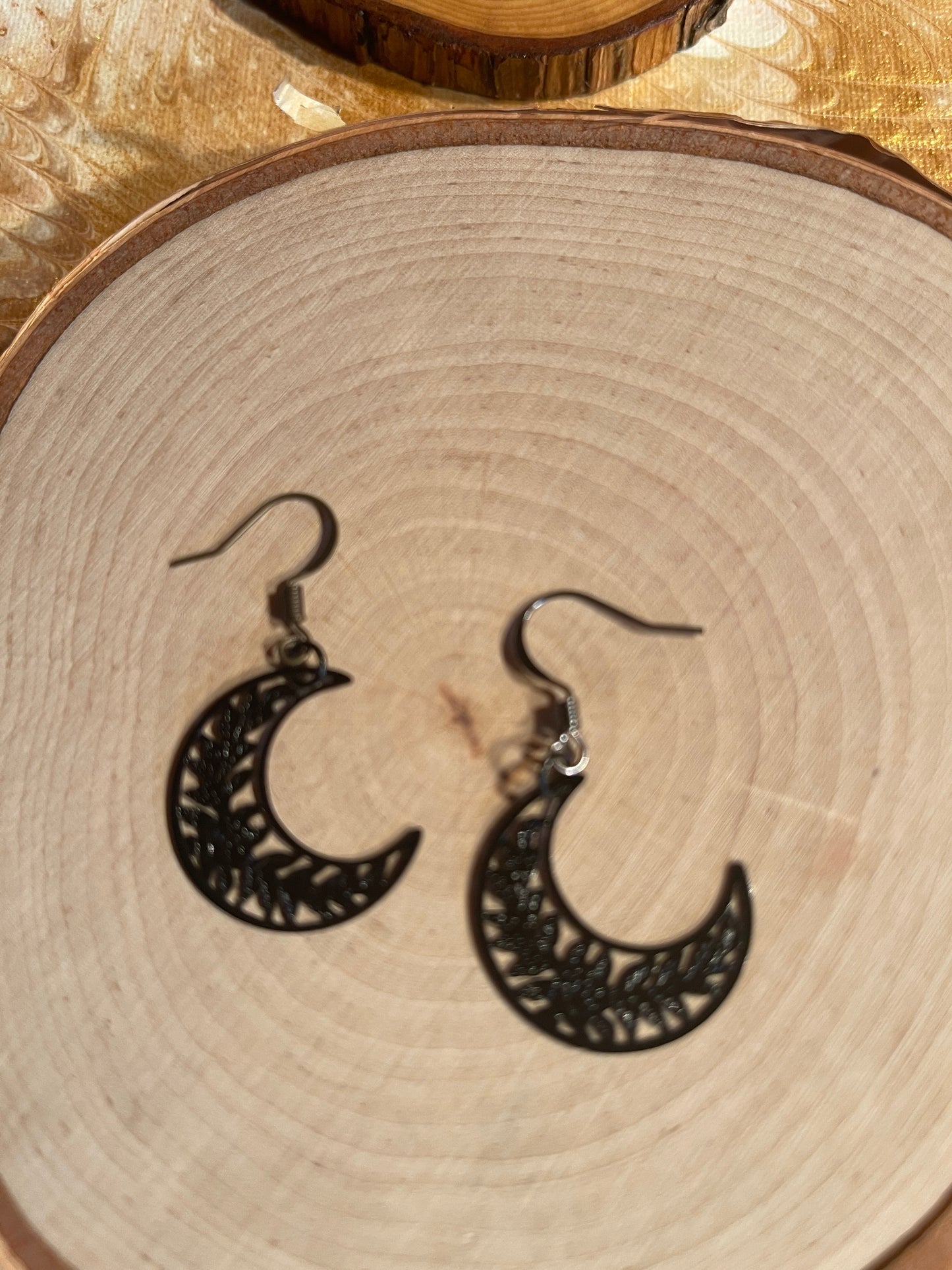 Flora Moon charm Wire EarringPink tiful of LOVE