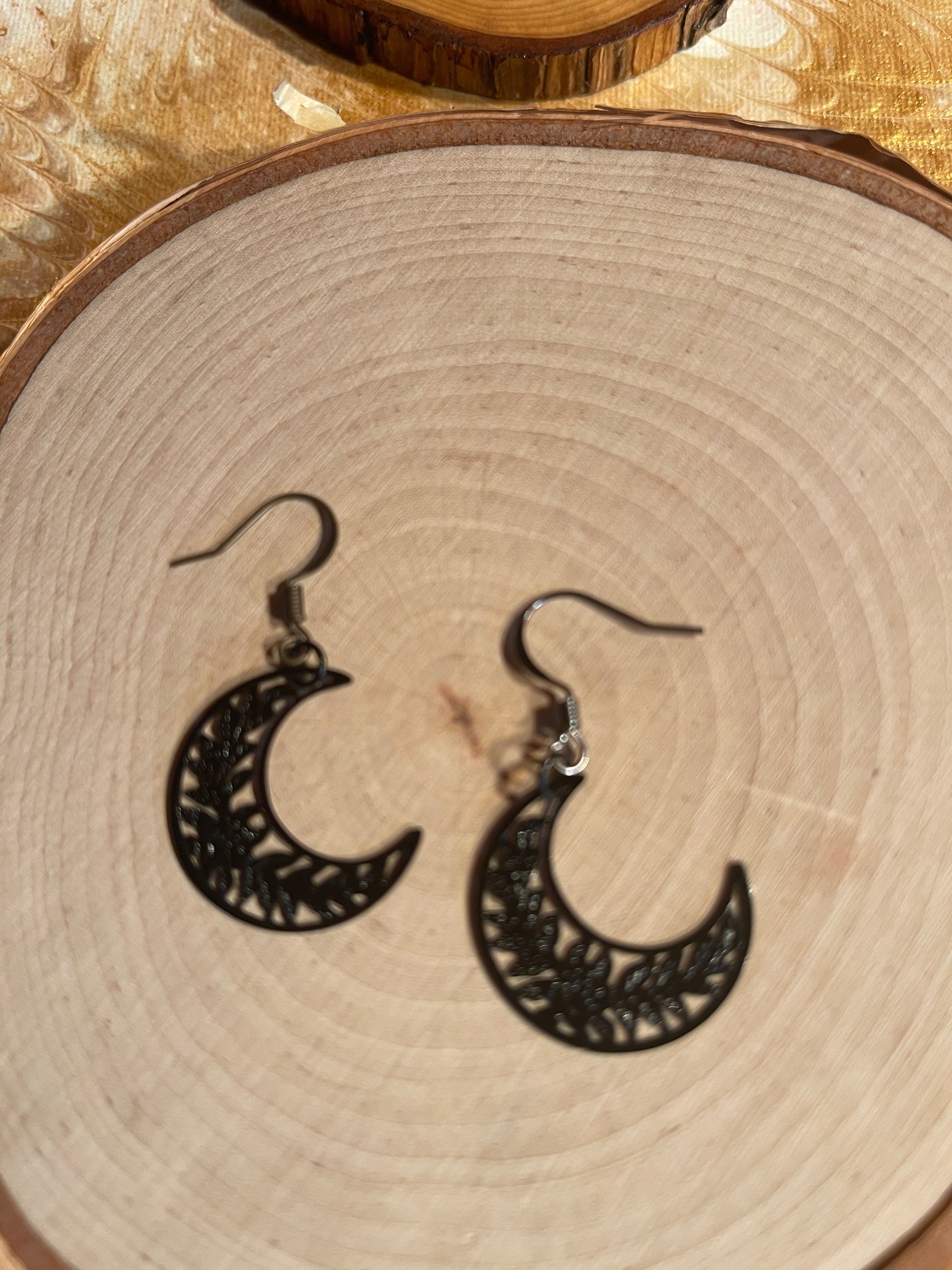 Flora Moon charm Wire EarringPink tiful of LOVE