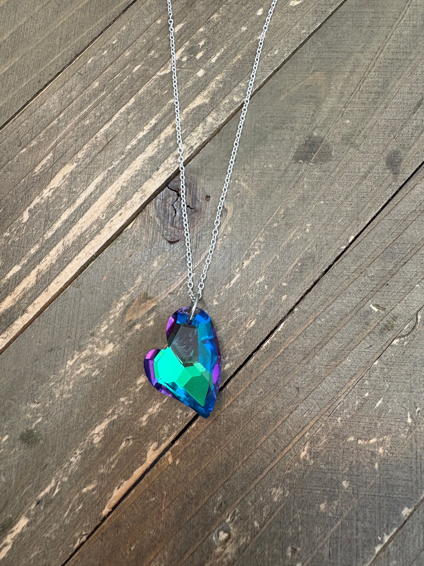 💎💚💜 Iridescent Glass Faceted Heart Pendant Necklace 💜💚💎)