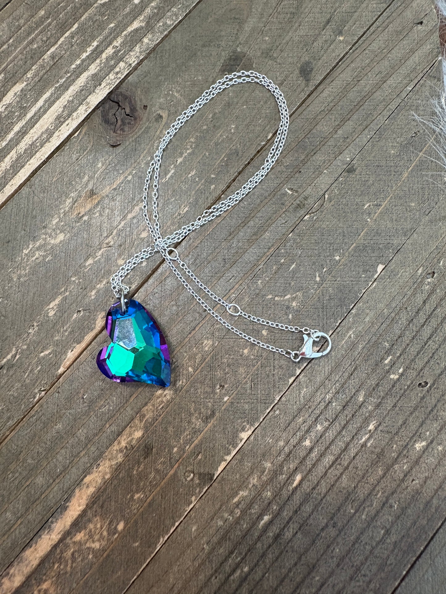 💎💚💜 Iridescent Glass Faceted Heart Pendant Necklace 💜💚💎)