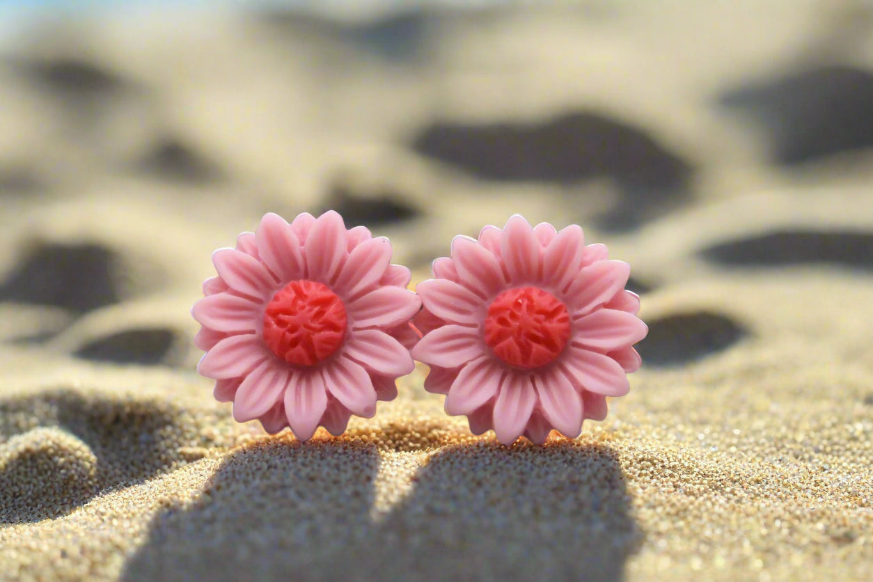 🌸 Pink Daisy Stud Earrings – Handmade Floral Jewelry