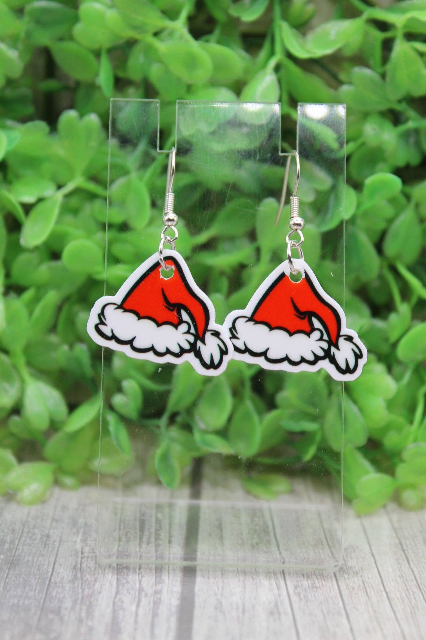 Mini Santa Hat Dangle Earrings – Festive Acrylic Holiday Minis