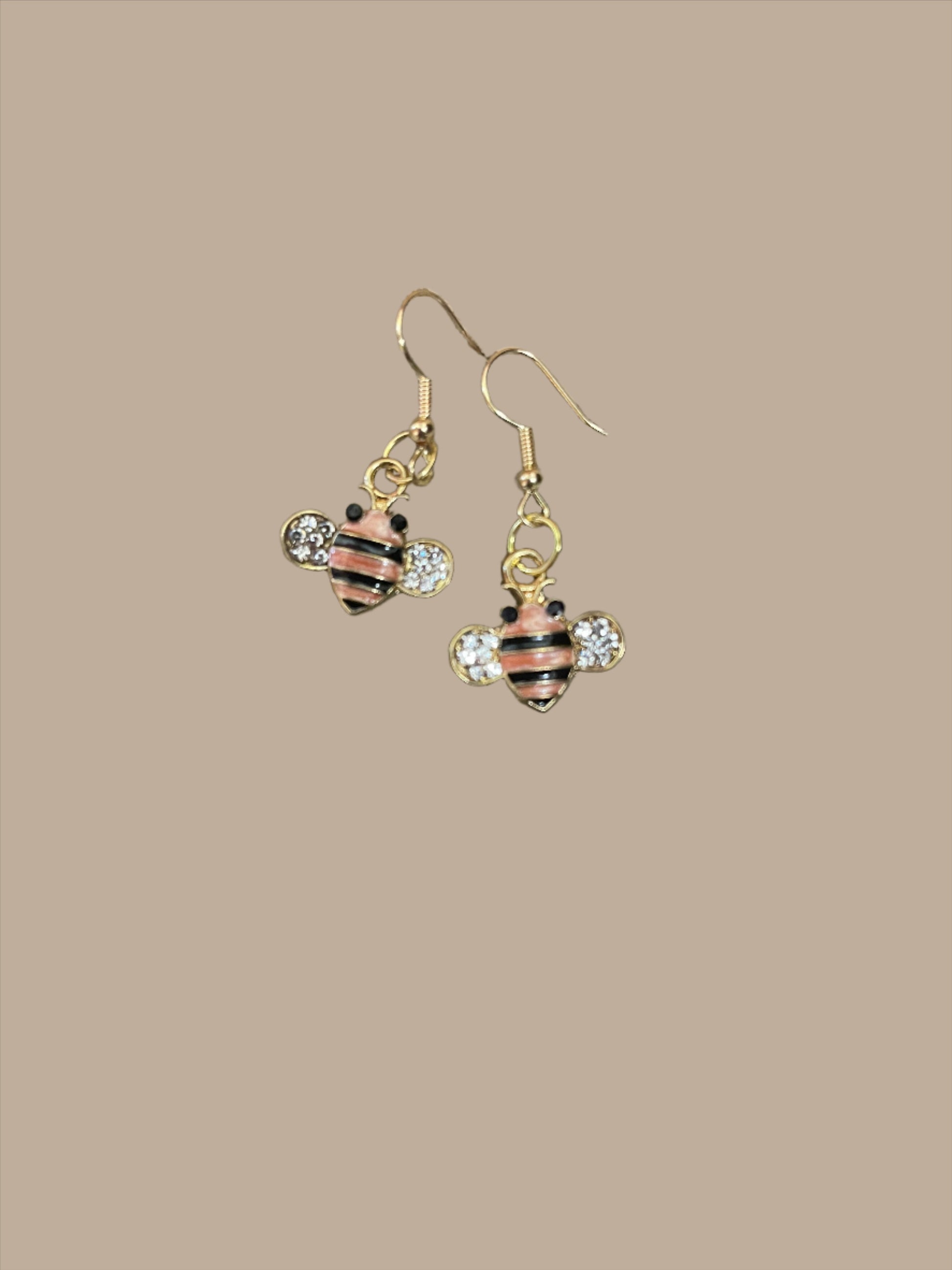 BUMBLE BEE charm wire earringsPink tiful of LOVE
