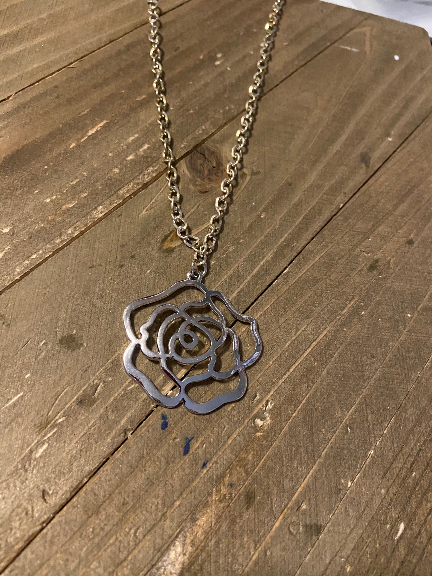 Silver Chain Necklace with A Rose outline PendantPink tiful of LOVE