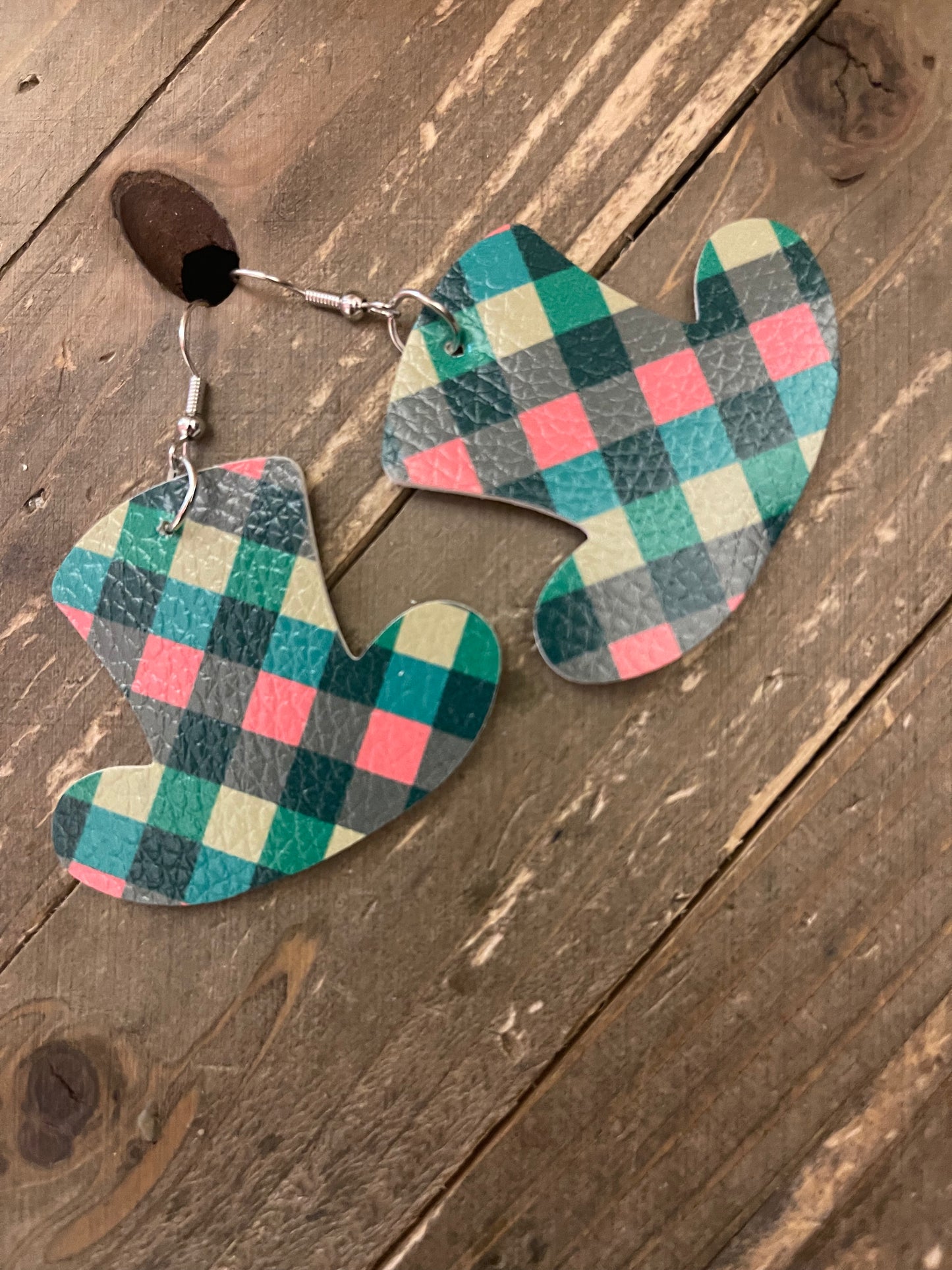 St Patrick's Day Hat Earrings; Faux Leather wire earringsPink tiful of LOVE