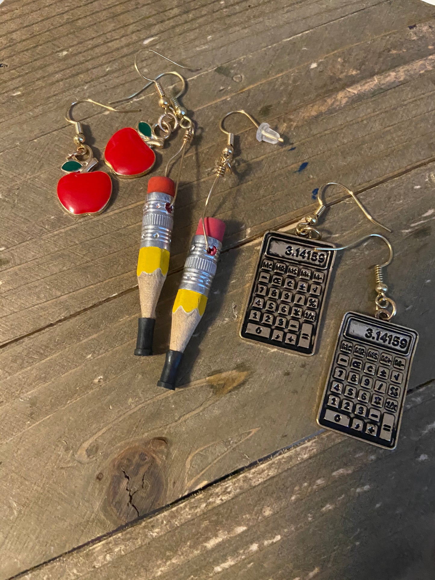 School charm Wire Earring: pencil, calculator and applePink tiful of LOVE
