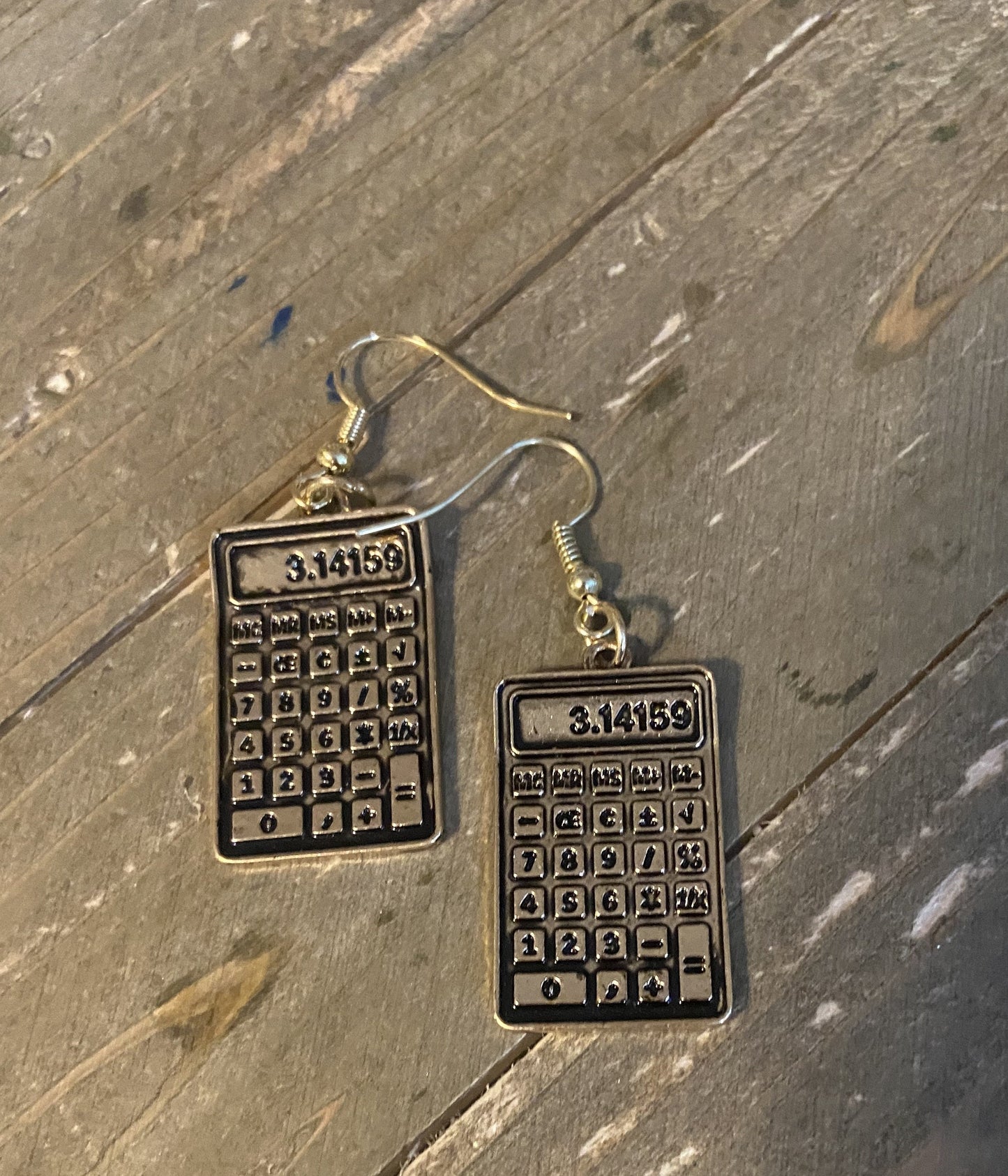 School charm Wire Earring: pencil, calculator and applePink tiful of LOVE