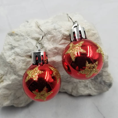 Red Glitter Star Ornament Earrings – Festive Acrylic Christmas Balls