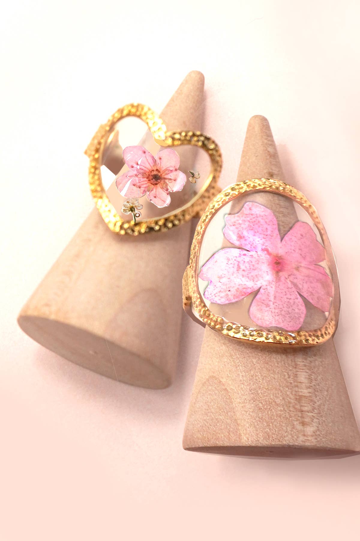 JOSSLYN by wall to wall - 18K STAINLESS STEEL TARNISH FREE FLORAL RINGS | 40R104: OVAL PINK