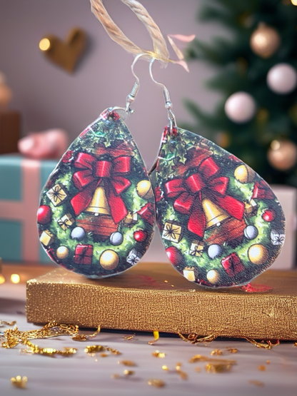 Hand-Painted Christmas Wreath Teardrop Earrings – Festive Leather Dangles