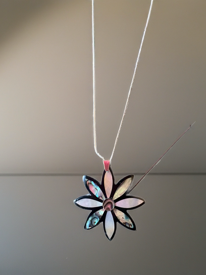 Flower Shell Pendant Necklace on Silver Snake Chain – Iridescent Mother of Pearl Floral Jewelry