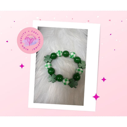 St. Patrick's Day Wooden Round green, checkered and shamrock Beaded Bracelet
