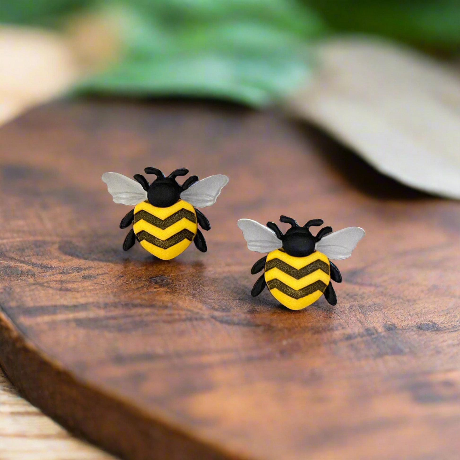 BEE HAPPY Post EarringsPink tiful of LOVE