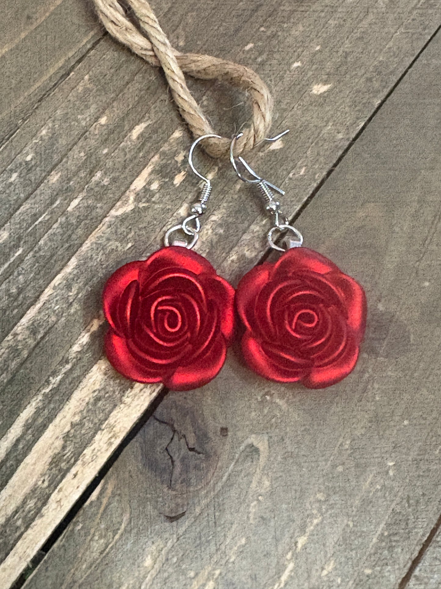 Red Rose Wire Earrings – Classic & Romantic Style