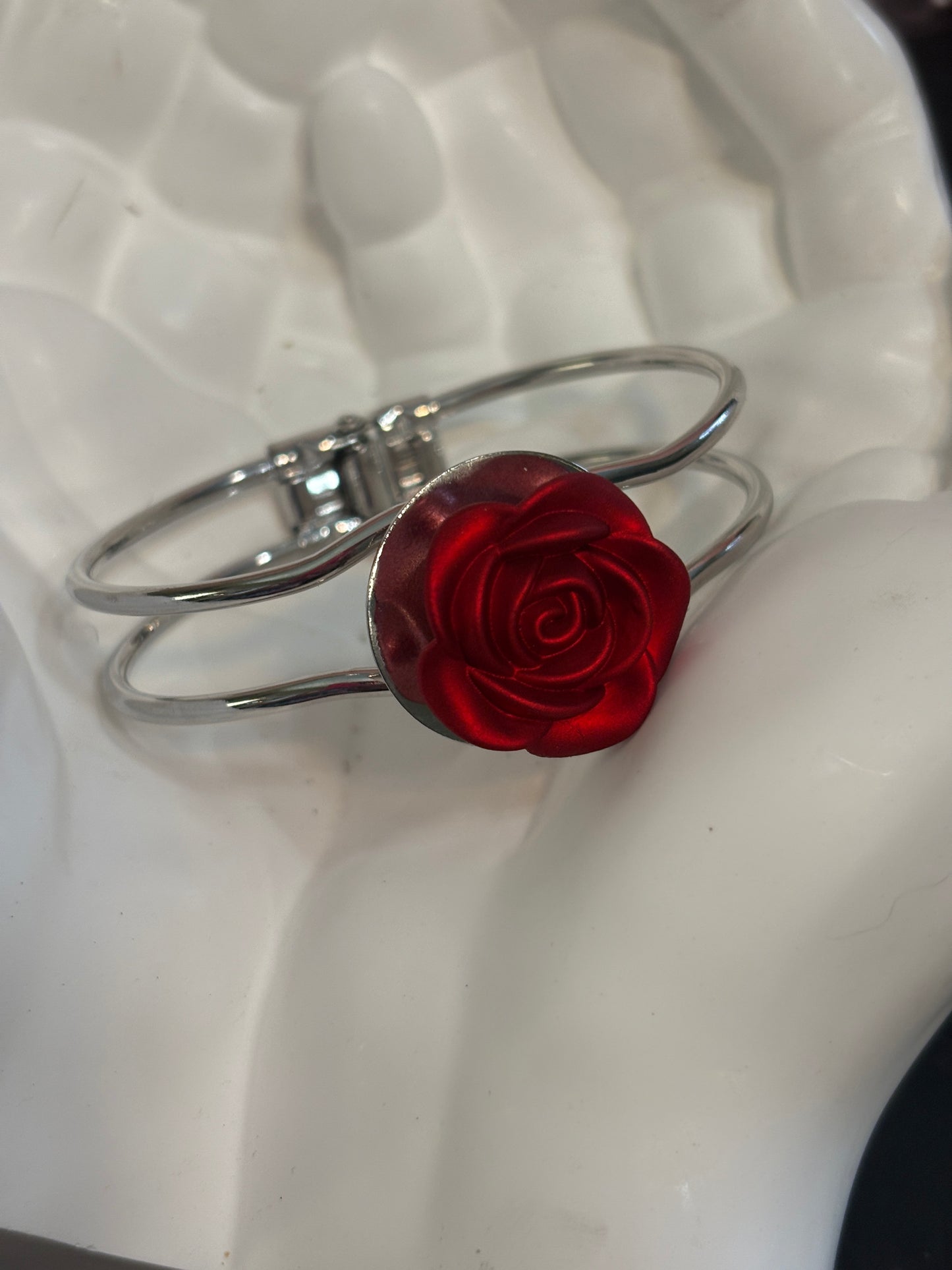 Red Rose silver bracelet – Classic & Romantic Style