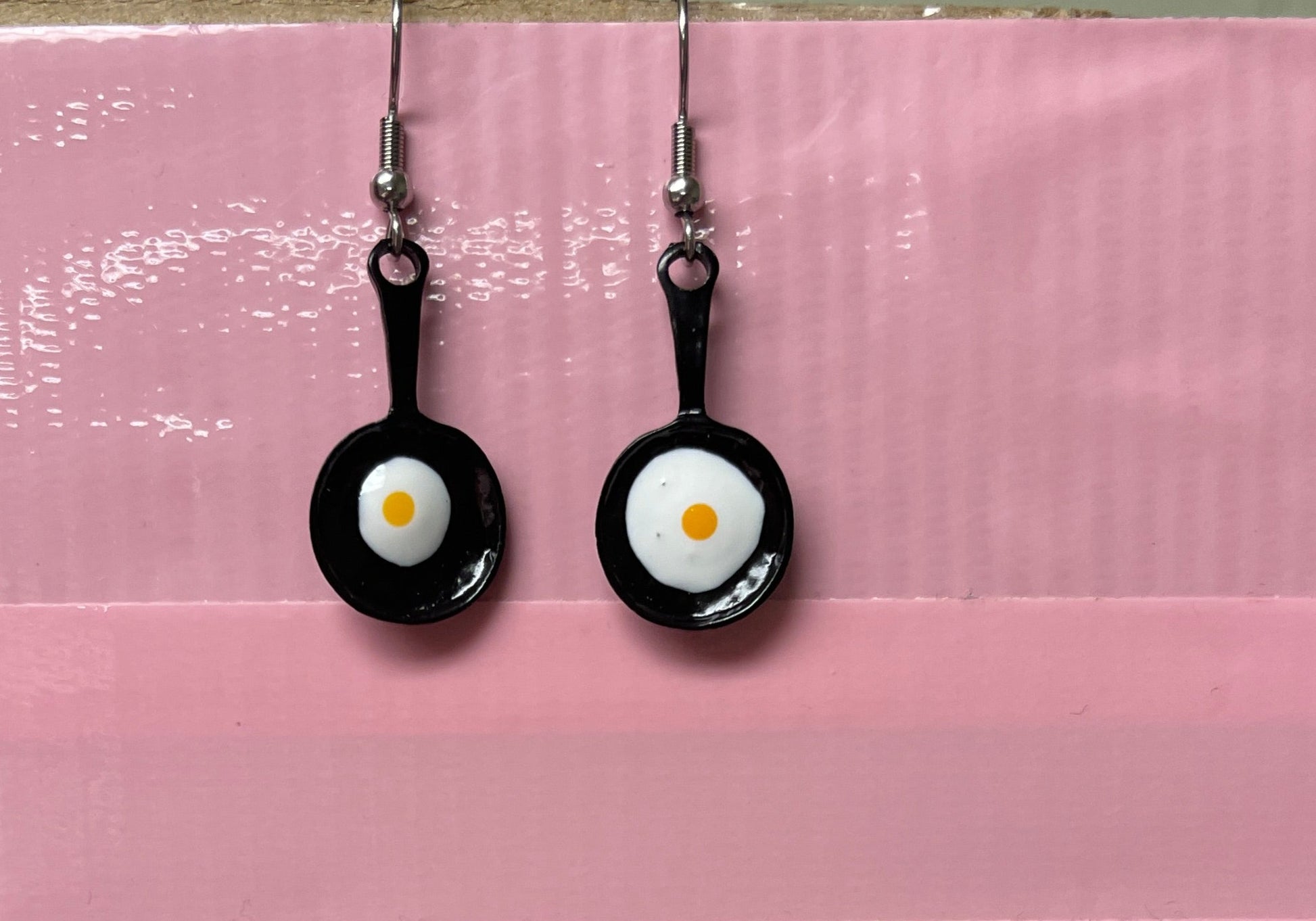 Frying Pan Egg Charms Wire EarringsPink tiful of LOVE