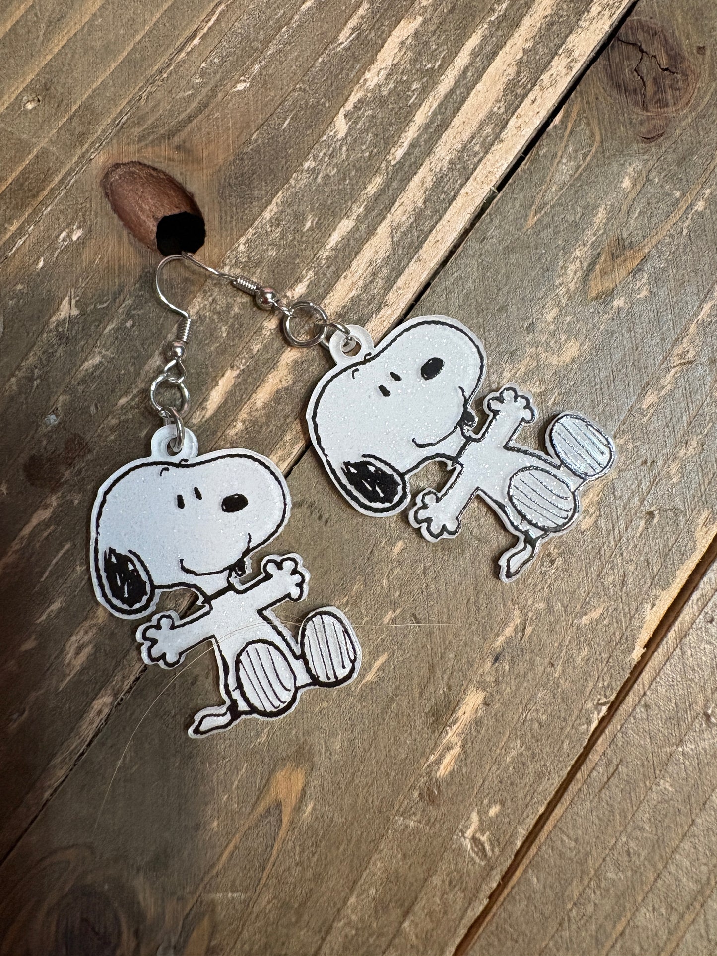 Snoopy Glitter Dangle Earrings – Sparkly Peanuts-Inspired Jewelry