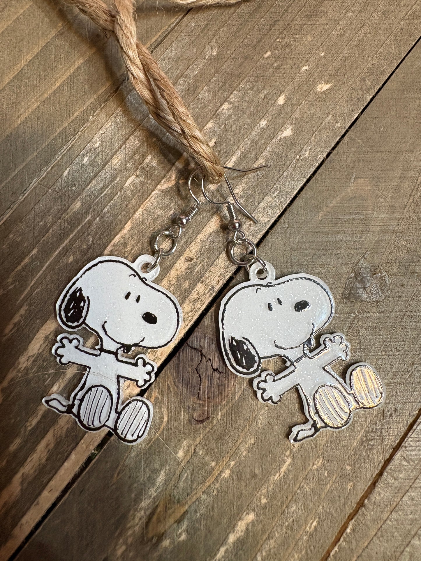 Snoopy Glitter Dangle Earrings – Sparkly Peanuts-Inspired Jewelry